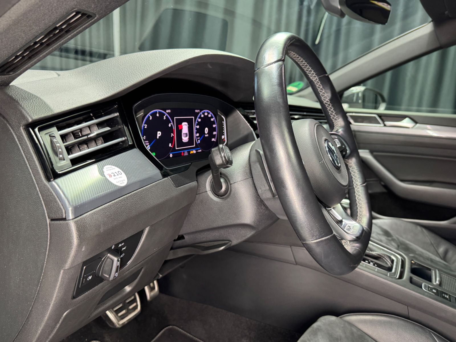 Fahrzeugabbildung Volkswagen Arteon R-Line|DSG|NAVI|ACC|DIGI-TACHO|1.HAND