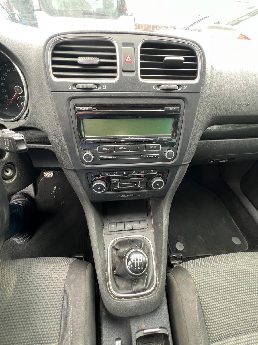 Volkswagen Golf 2011 — photo 8