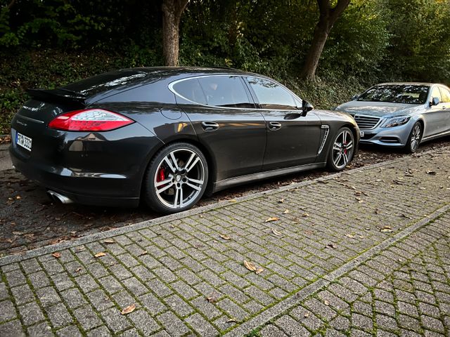 Porsche Panamera Turbo Sport Chrono Klappenauspuff