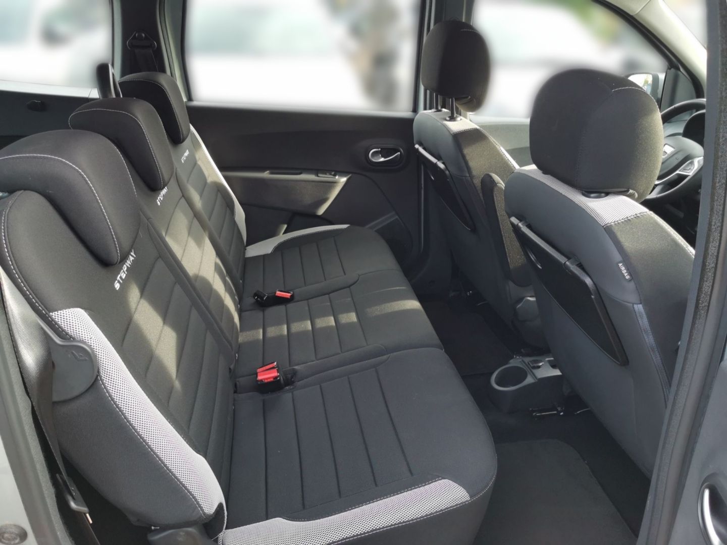 Fahrzeugabbildung Dacia Lodgy Stepway 1.6 SCe100 Navi SHZ Kamera 7-Sitze