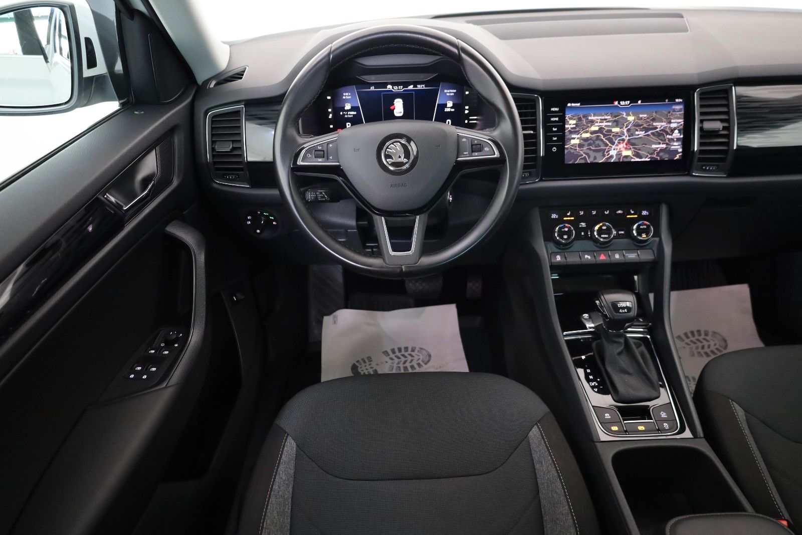 Fahrzeugabbildung SKODA Kodiaq Drive 125 4x4,Navi,4xSH,Kamera,ACC,AHK+WR