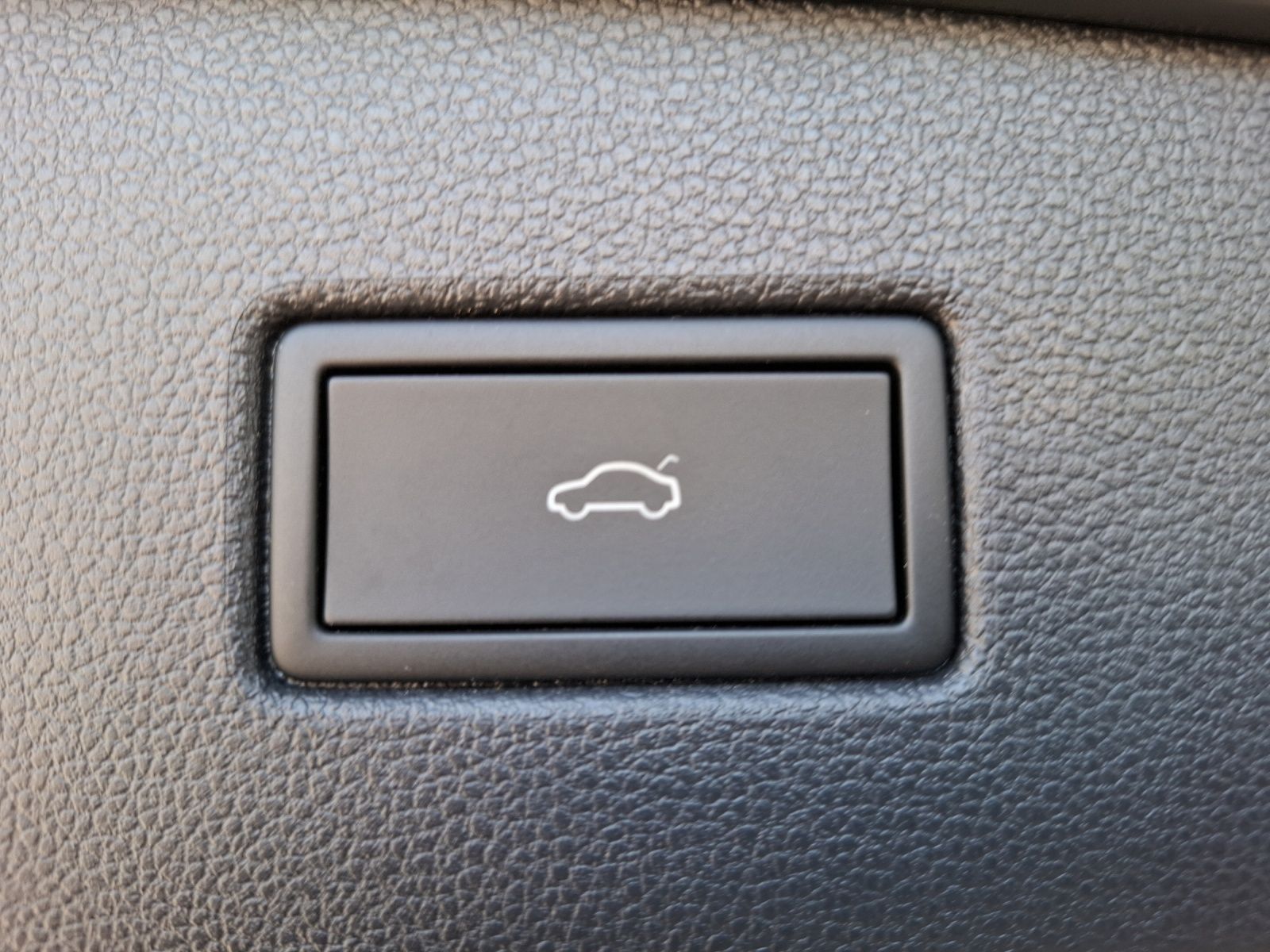 Fahrzeugabbildung Volkswagen Tiguan TDI Move DSG STH Matrix AHK Navi AID ACC
