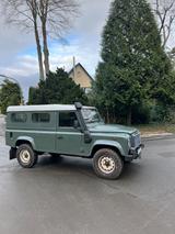 Land Rover Defender 110 TD4 Station Wagon E E - Land Rover Defender mit Diesel-Antrieb: Geländewagen