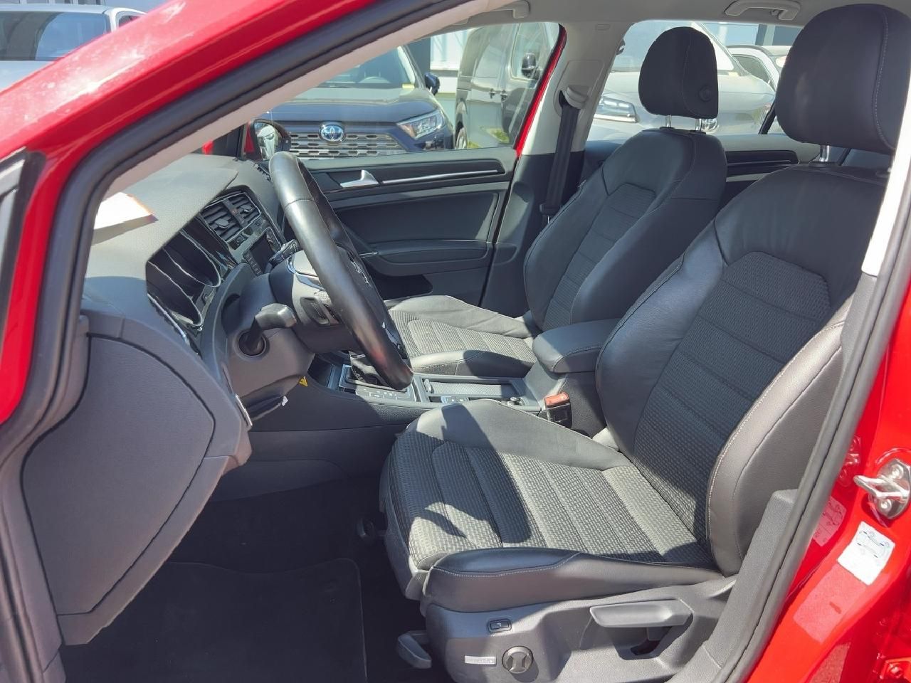 Fahrzeugabbildung Volkswagen Golf VII Lim. Highline BMT