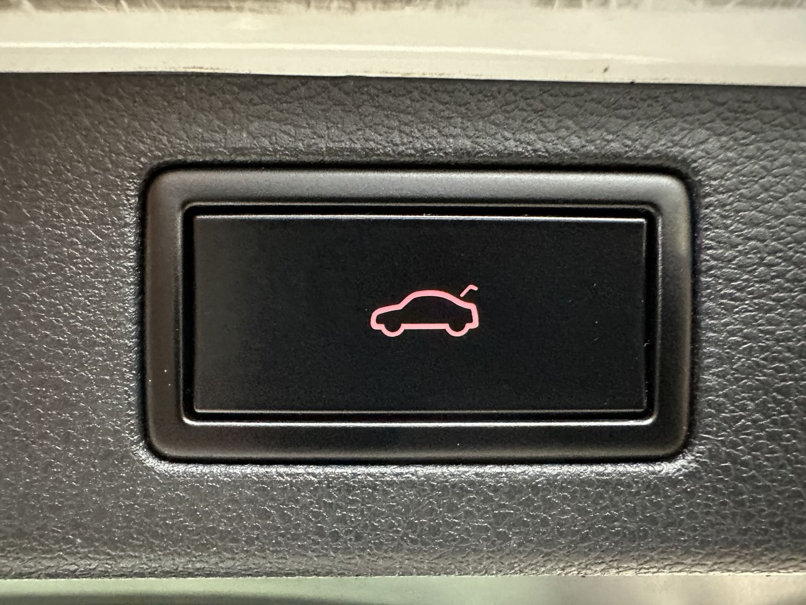 Fahrzeugabbildung SKODA Kamiq 1.5 TSI DSG Monte Carlo NAV+LED+ACC+PANO