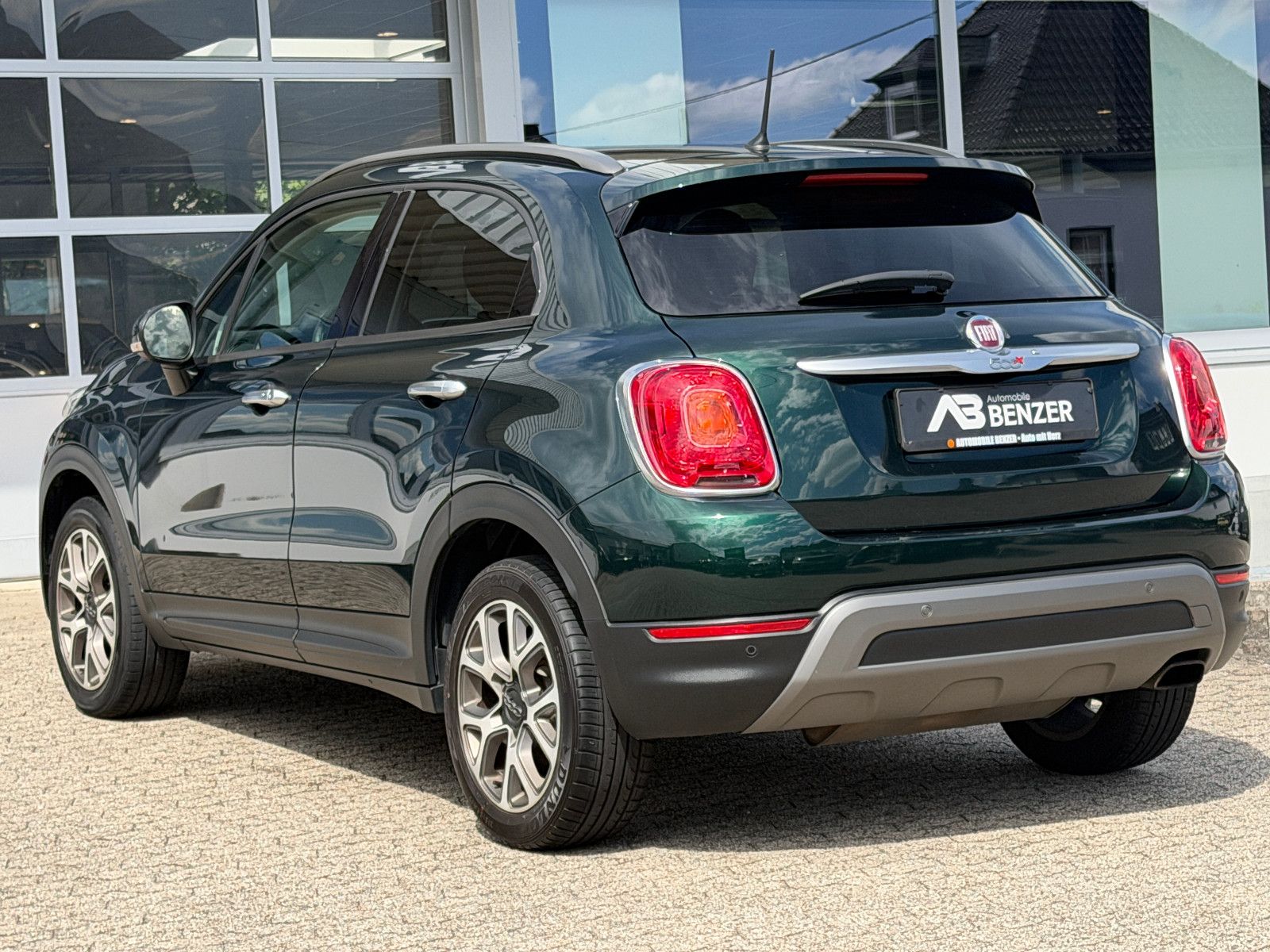 Fahrzeugabbildung Fiat 500X Cross/ UConnect / Fahrassistenz/Design-Kit