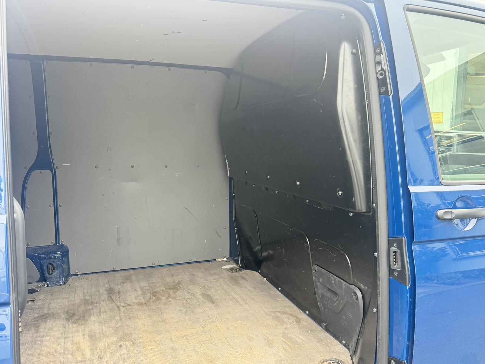 Volkswagen T6 Transporter 6.1 Kasten TDI LR AHK*LED*Kamera