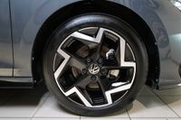 Volkswagen Golf VIII 1.5TSI R-Line Black Style AHK Pano 360