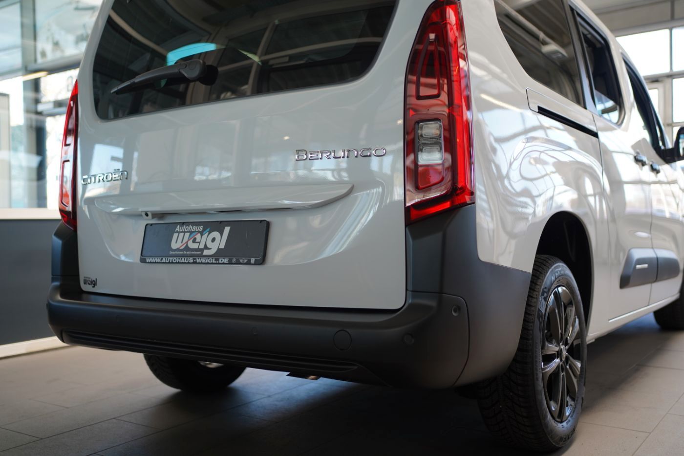 Fahrzeugabbildung Citroën Berlingo XL BlueHDi 130 EAT8 Max 7 Sitzer Navi