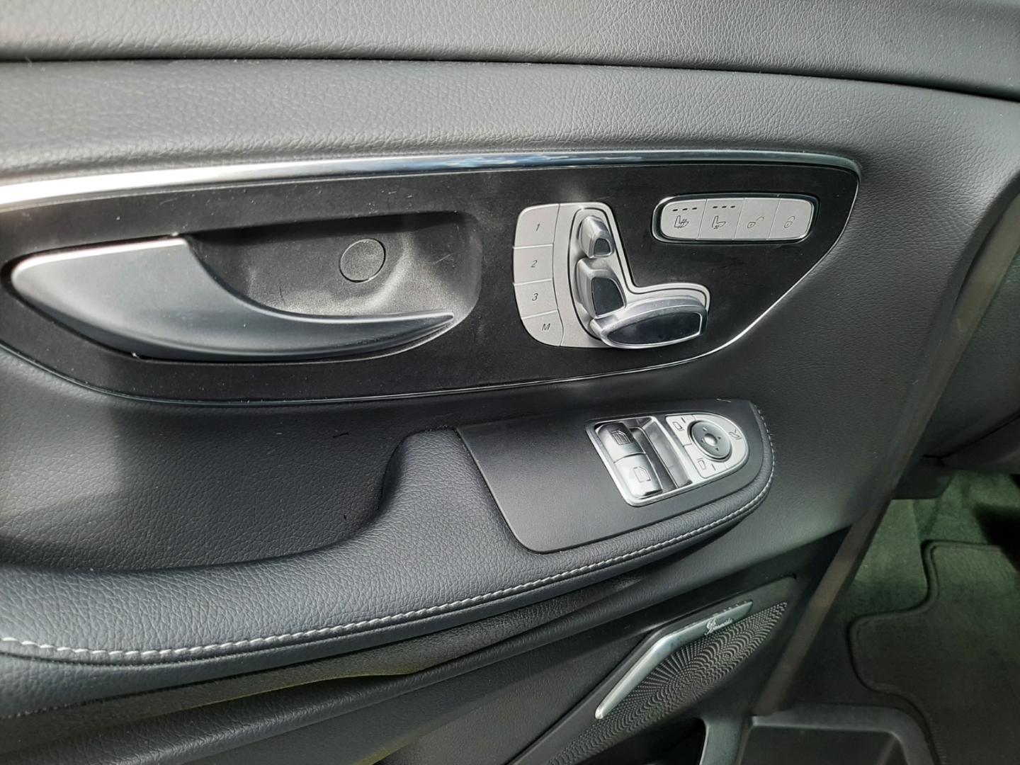 Mercedes-Benz V 250 d Lang AMG + Night Airmatic Leder Pano