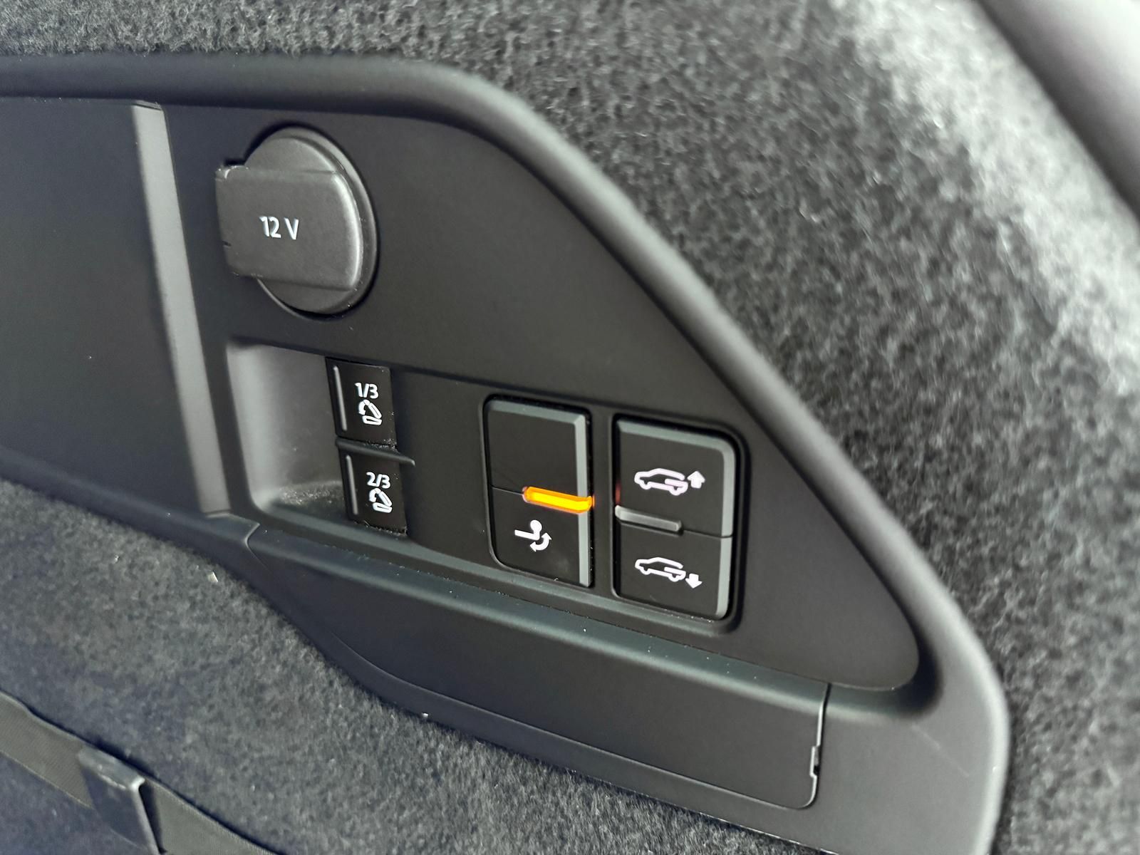 Fahrzeugabbildung Volkswagen 3.0 TDI R-LINE/4MOTION/STANDHZ/LUFT/KEY/AHK/360°