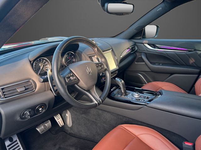 Fahrzeugabbildung Maserati Levante 3.0 V6 Modena Facelift Sonderlack