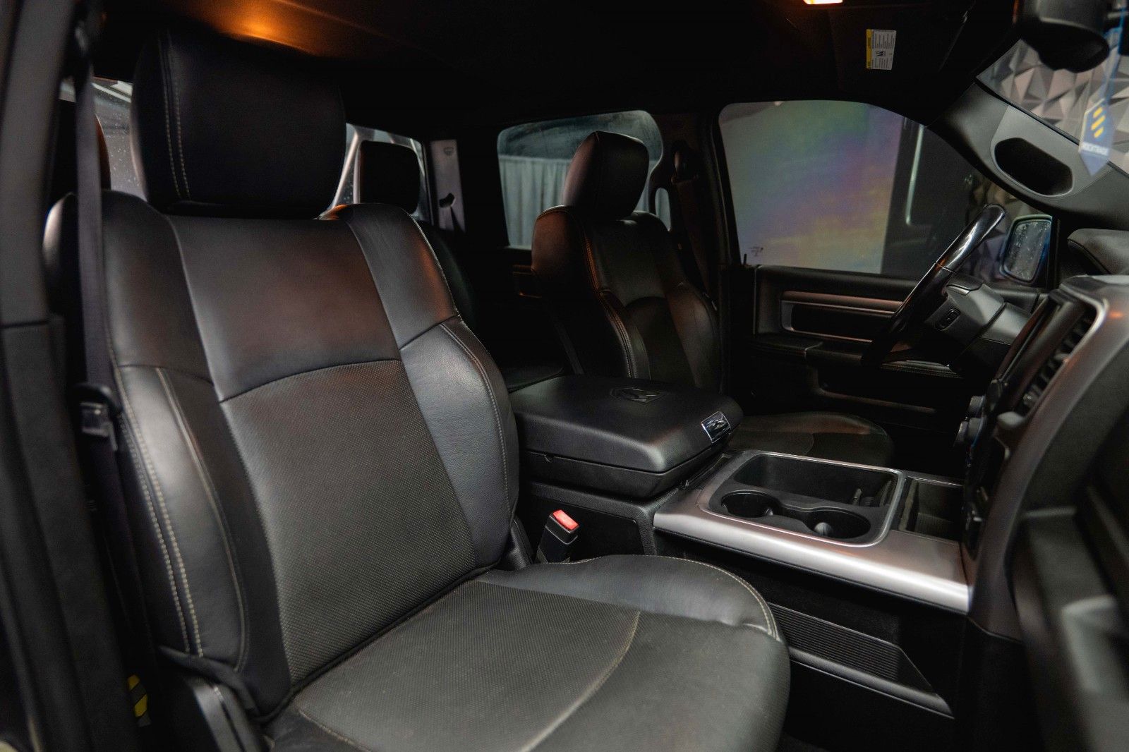 Fahrzeugabbildung Dodge RAM 5.7 V8 HEMI 4x4 Sport OFFROAD Night WARLOCK