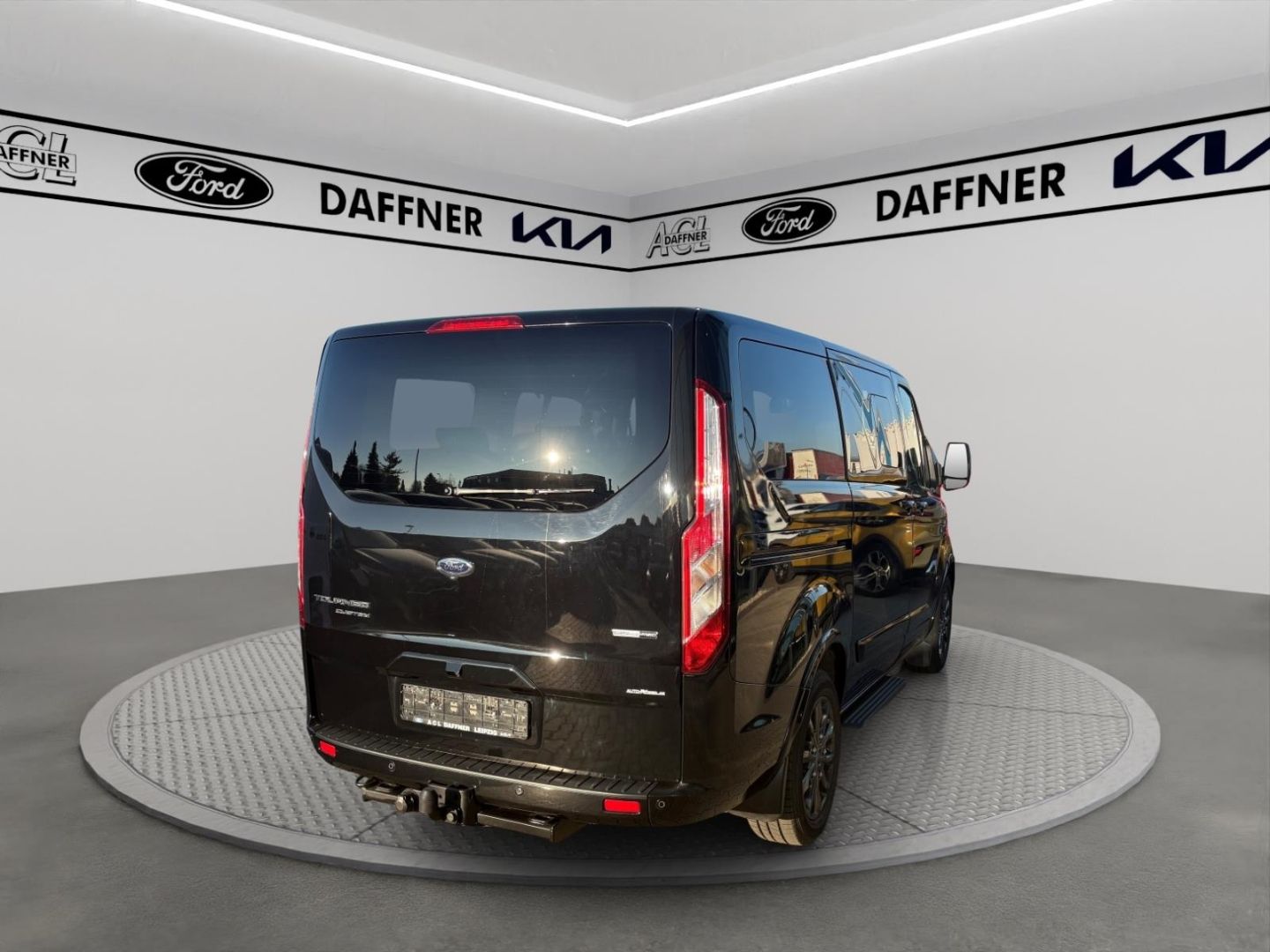 Fahrzeugabbildung Ford Tourneo Custom Kombi 320 L1 Titanium X Kamera AH