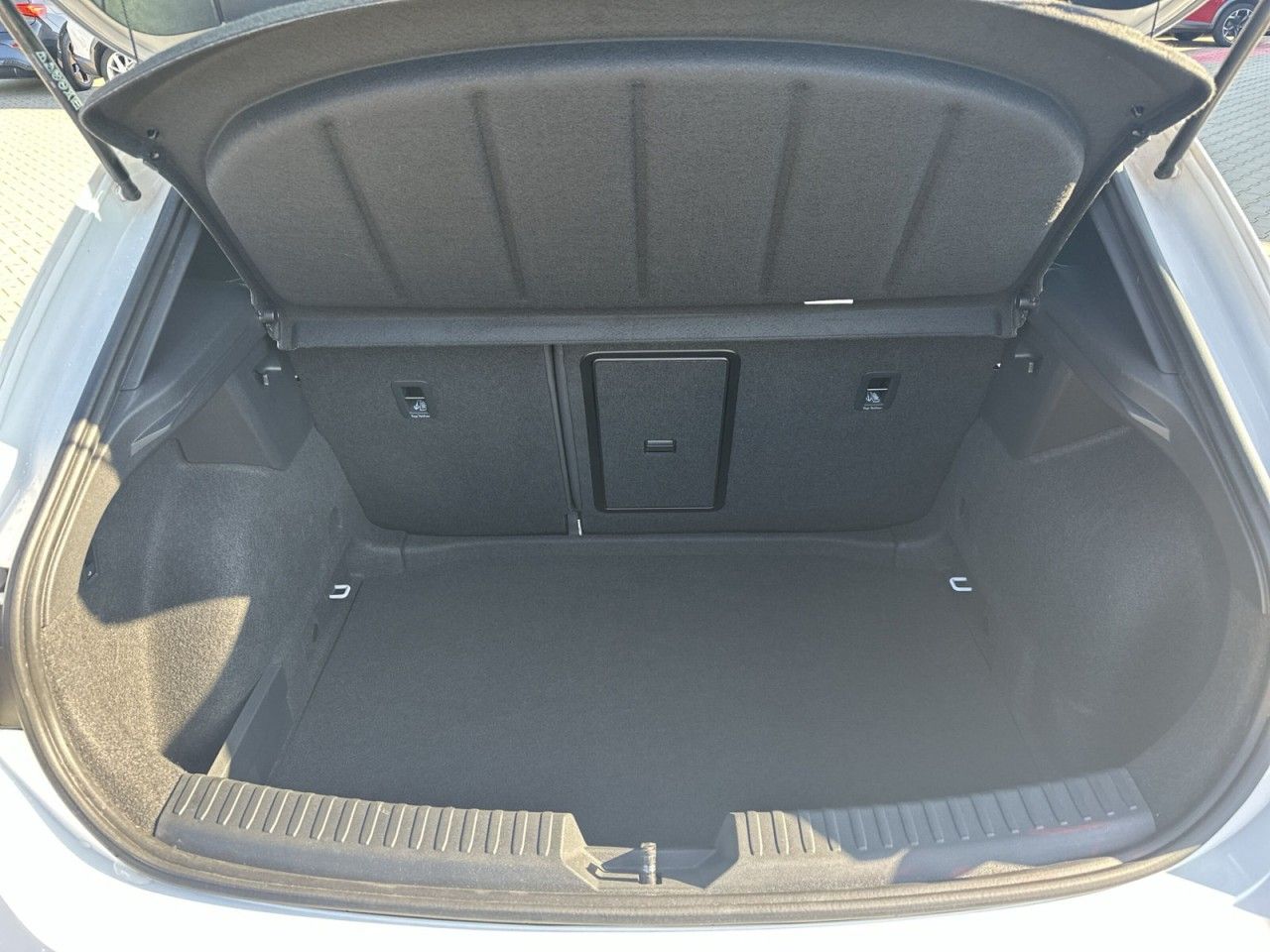 Fahrzeugabbildung CUPRA Leon 1.5 eTSI 150 PS DSG