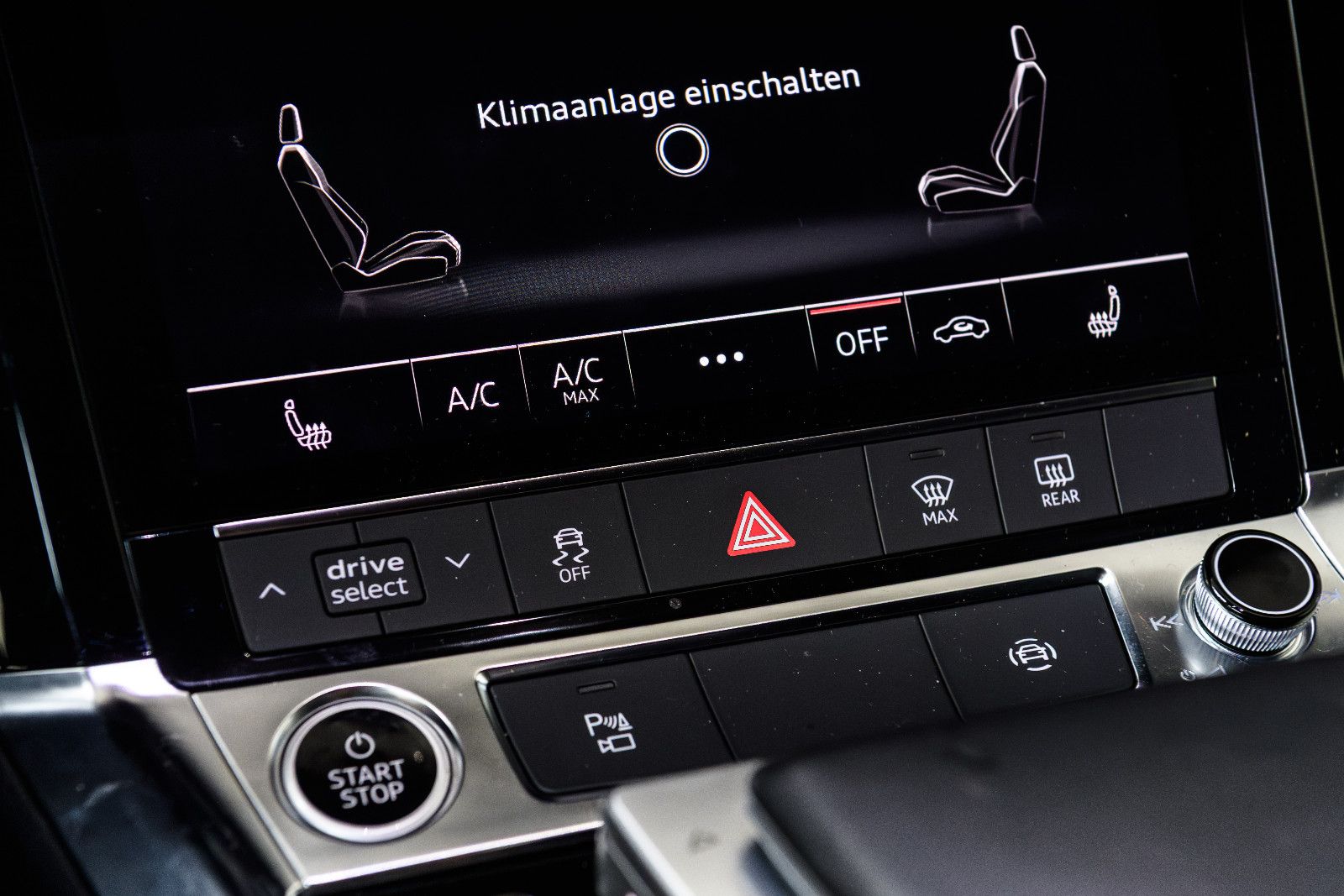 Fahrzeugabbildung Audi e-tron 50 quattro S line NAVI/SZH/LED/RFK