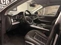 AUDI Q8 55 TFSI quattro LENKRAD-,SITZHZG AHK HEADUP