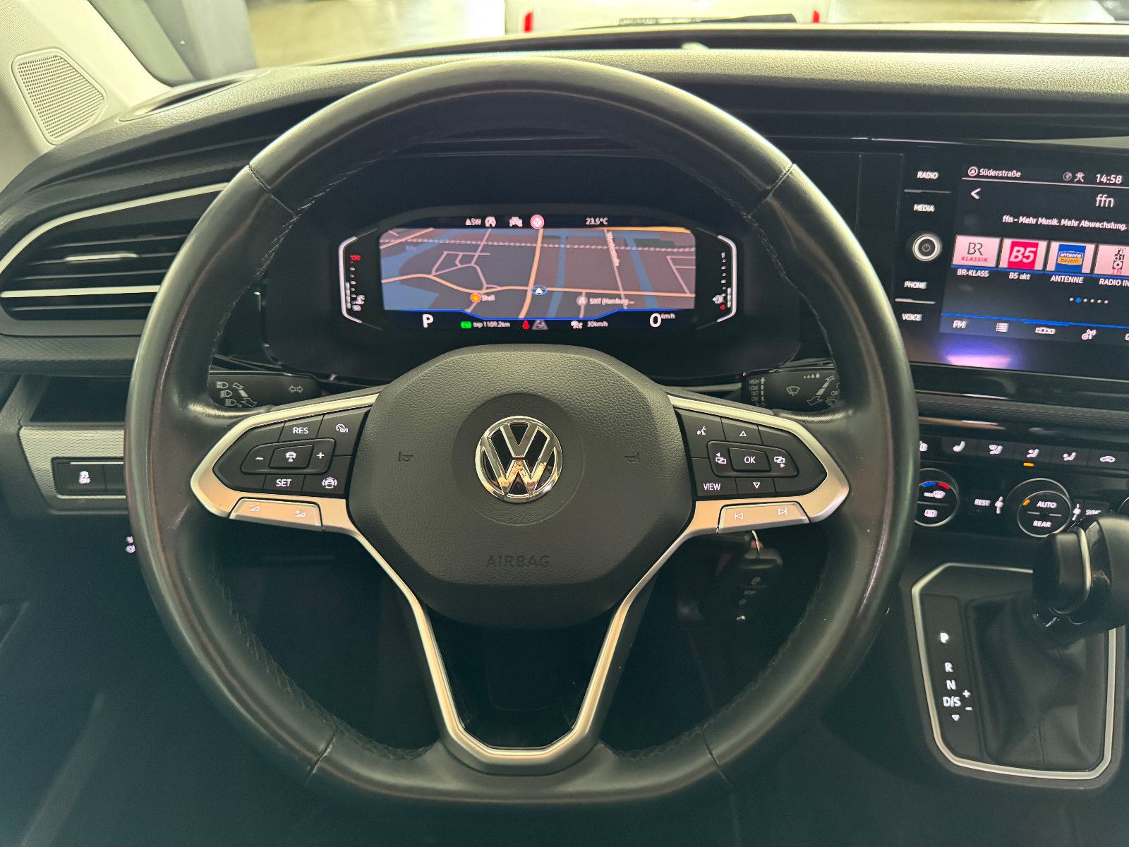 Fahrzeugabbildung Volkswagen T6.1 4M DSG IQ.DRIVE INDIVIDUAL EDITION 6-SITZER