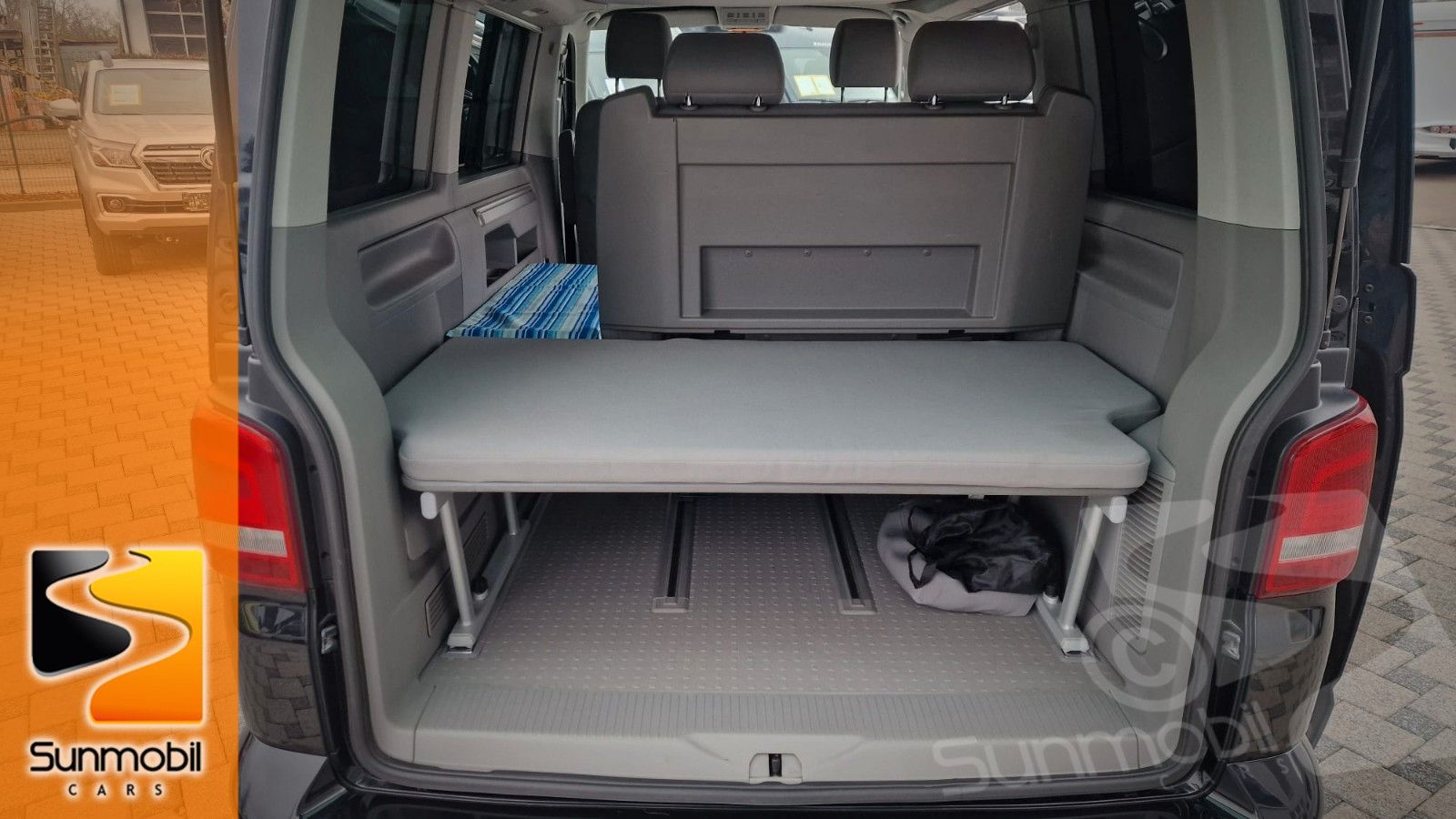 Fahrzeugabbildung Volkswagen T5 Beach Bulli CamperVan Aufstelldach
