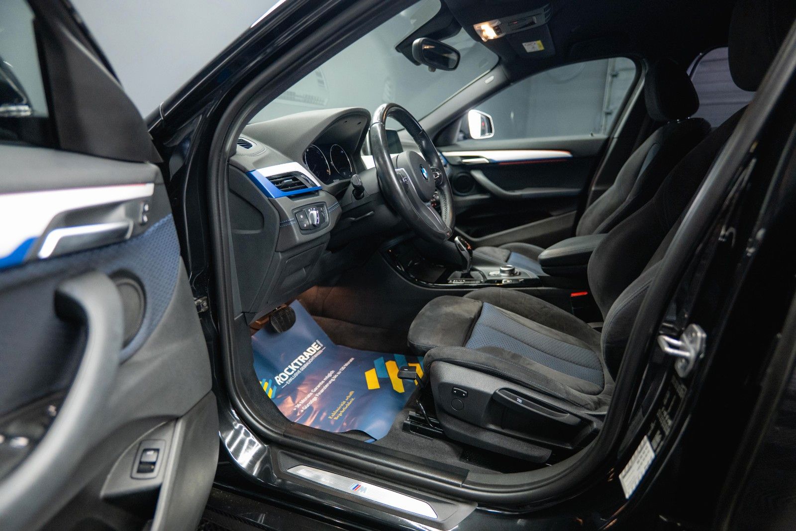 Fahrzeugabbildung BMW X2 sDrive 18i M Sport Automatik *Alcantara*LED*