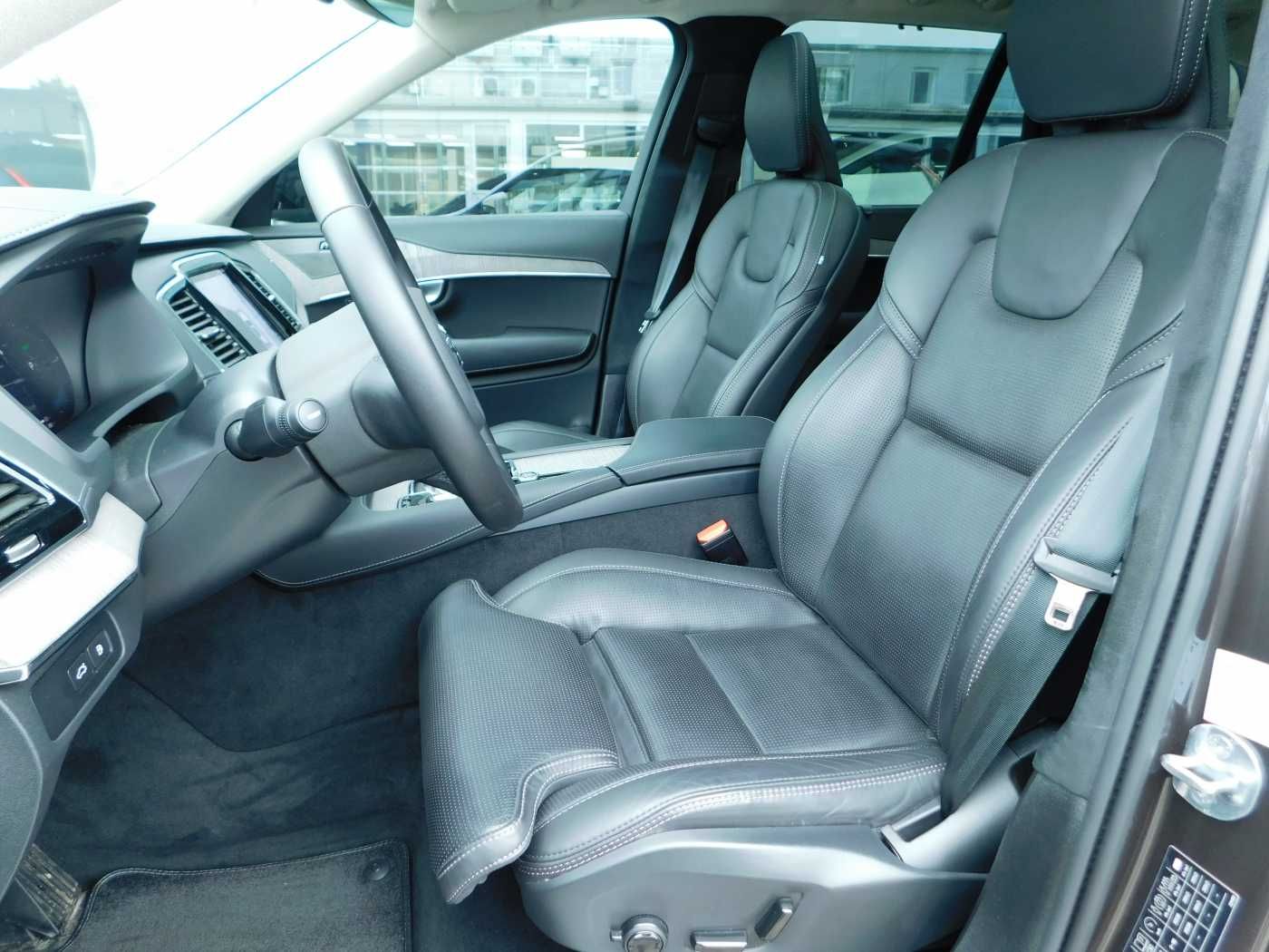 Fahrzeugabbildung Volvo XC90 Plug-In-Hybrid T8 AWD Recharge Ultimate Dar