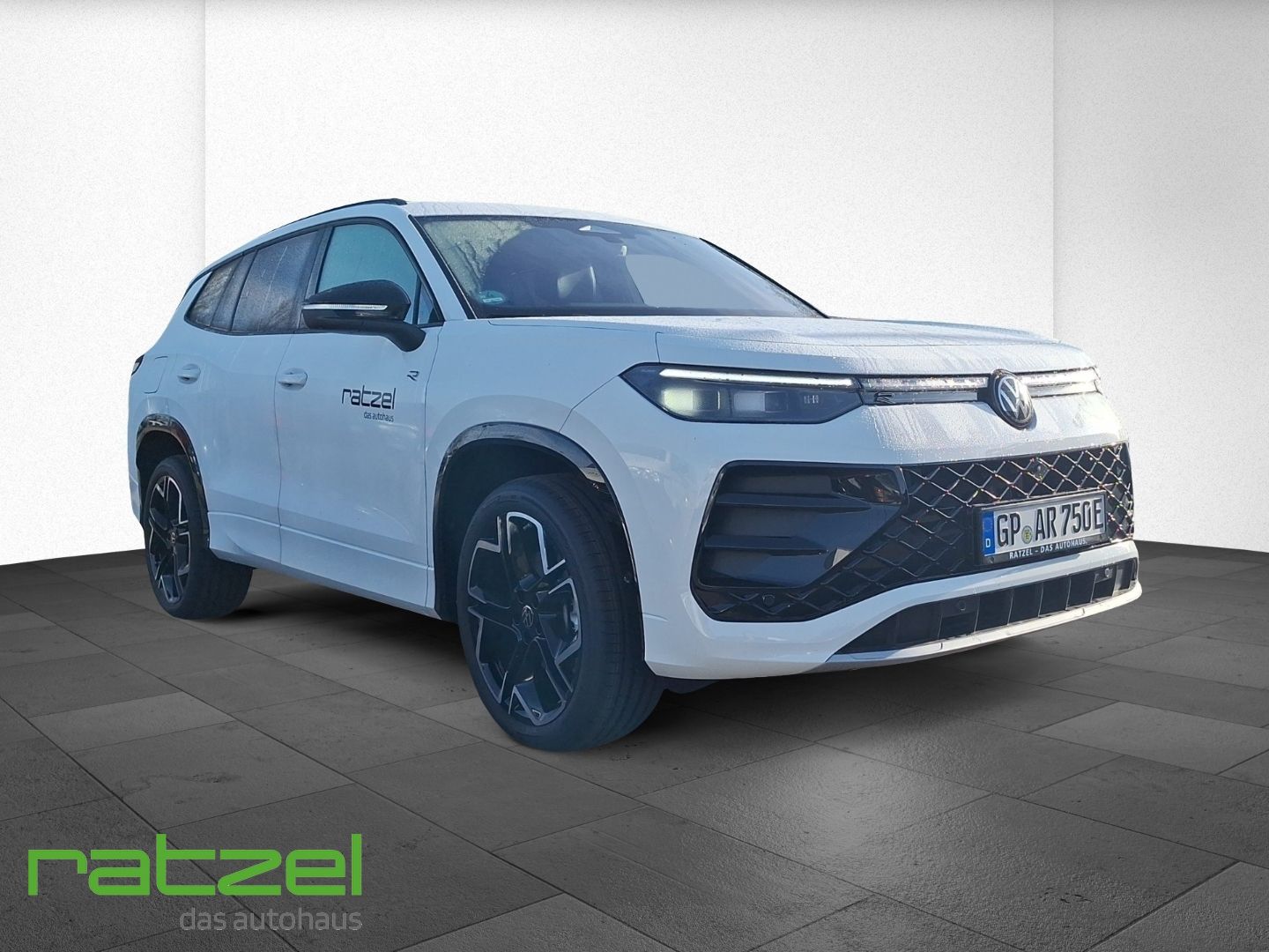 Fahrzeugabbildung Volkswagen Tayron R-Line eHybrid Pano+Leder+AHK+ACC+Kamera