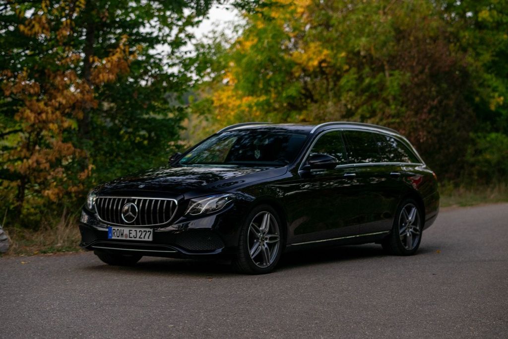 Image of Mercedes-Benz E 220