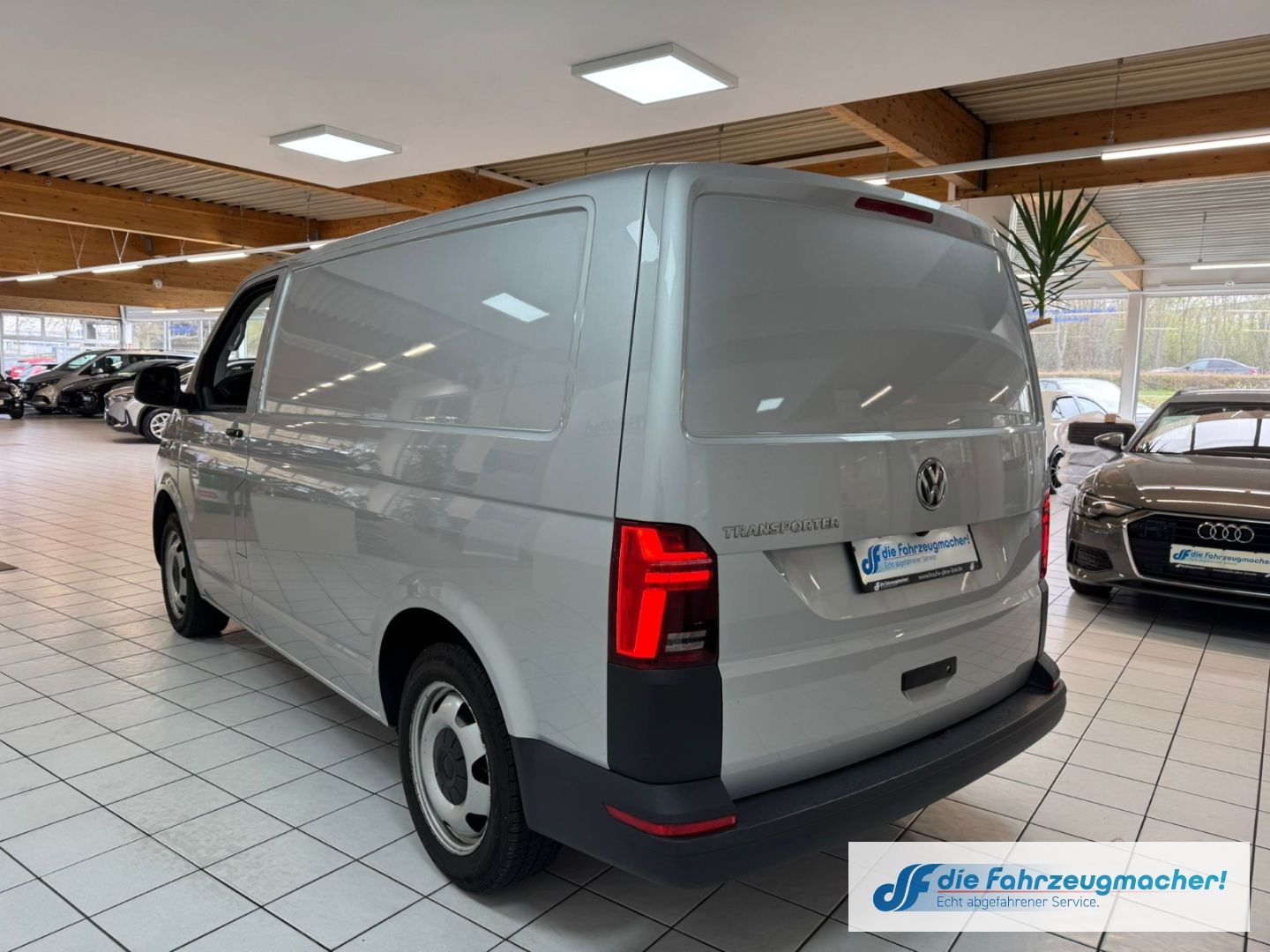 Fahrzeugabbildung Volkswagen Transporter T6.1 Kasten FWD Navi LED *EXPORT