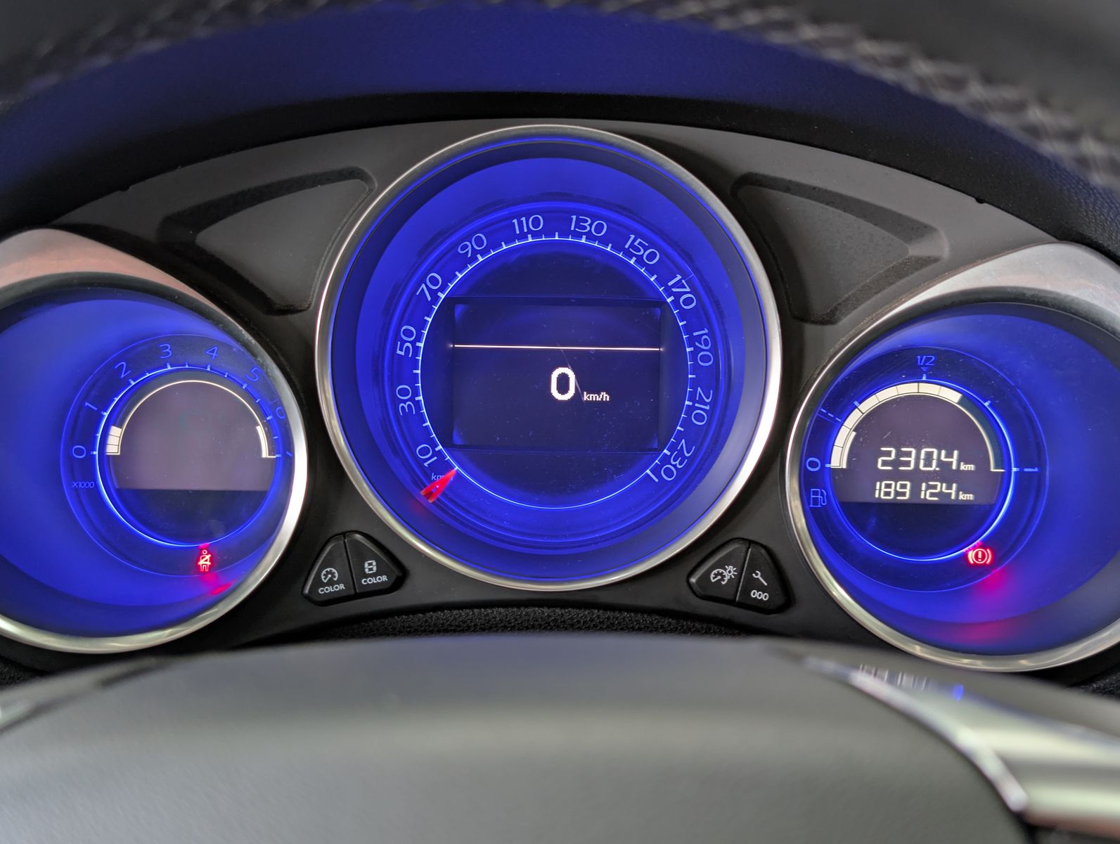Fahrzeugabbildung DS Automobiles DS4 1.2 PureTech Basis MFL KAM TEMP SHZ PDC ALU1