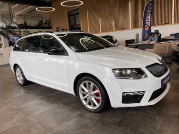 Skoda Octavia Combi RS *TEMPOMAT*NAVI*AHK*BI-XENON*
