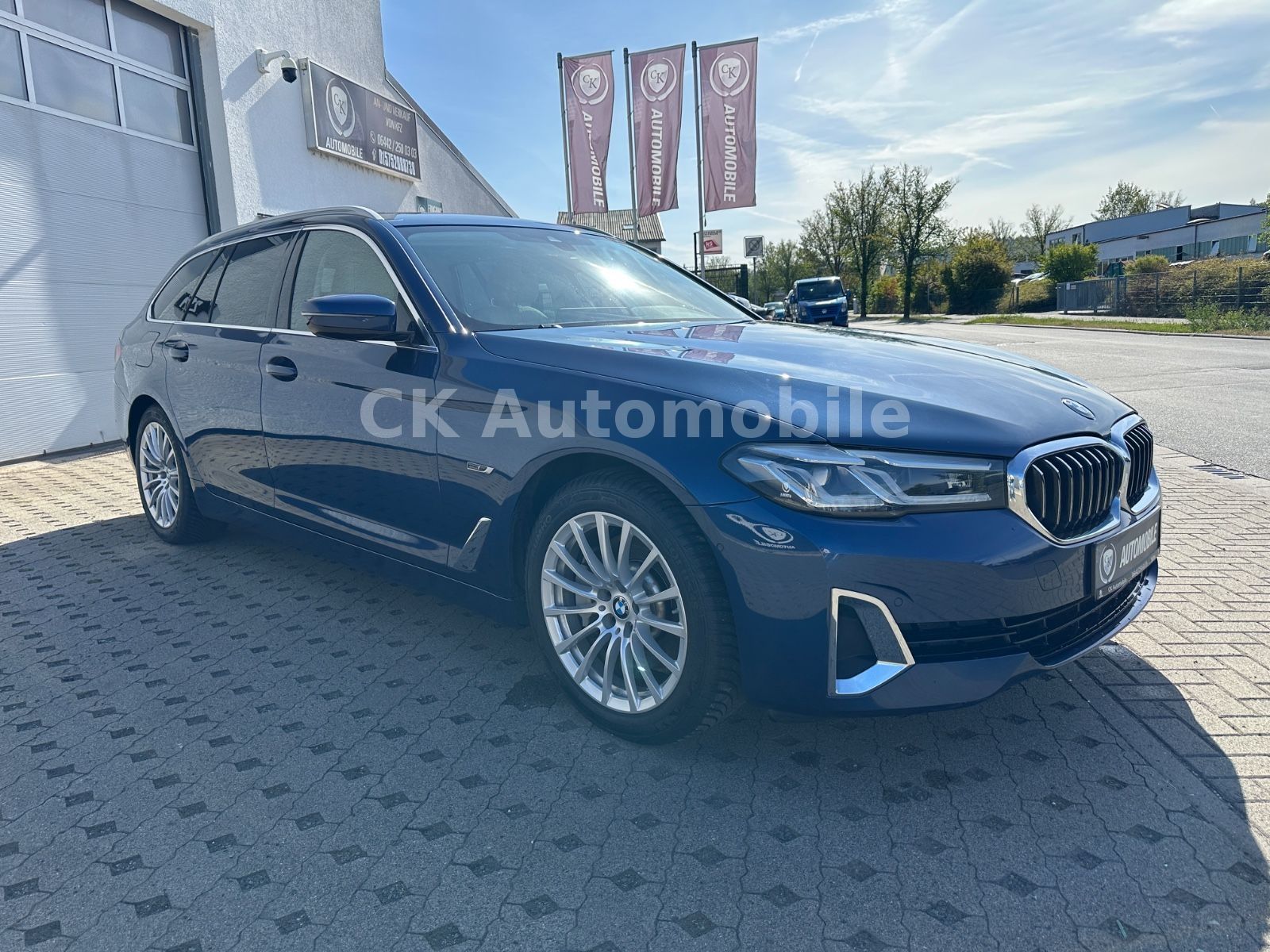 Fahrzeugabbildung BMW 530e xDrive Touring Luxury Line/Pano/LED/Kam/AHK