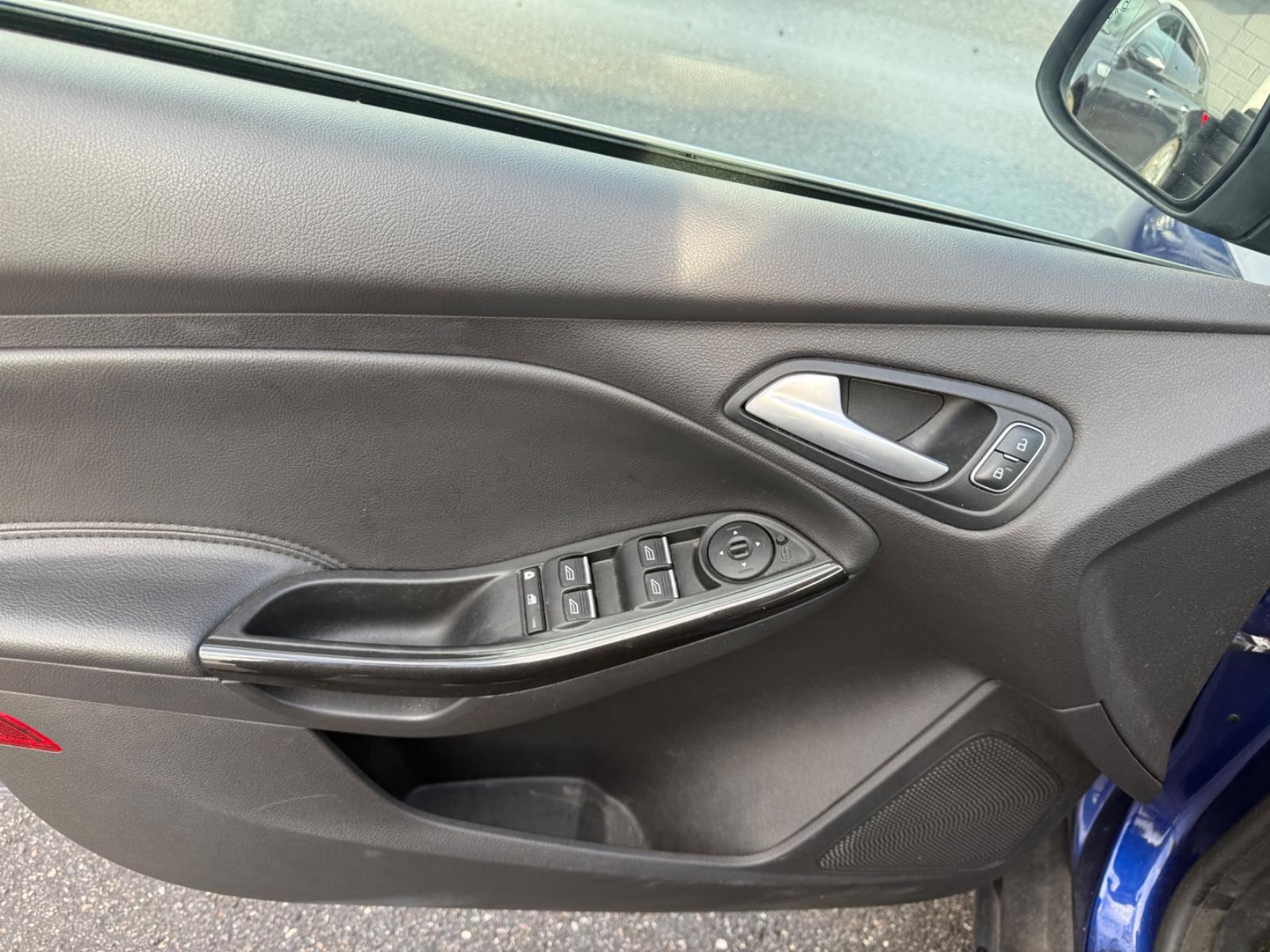 Ford Focus 2014 — photo 10