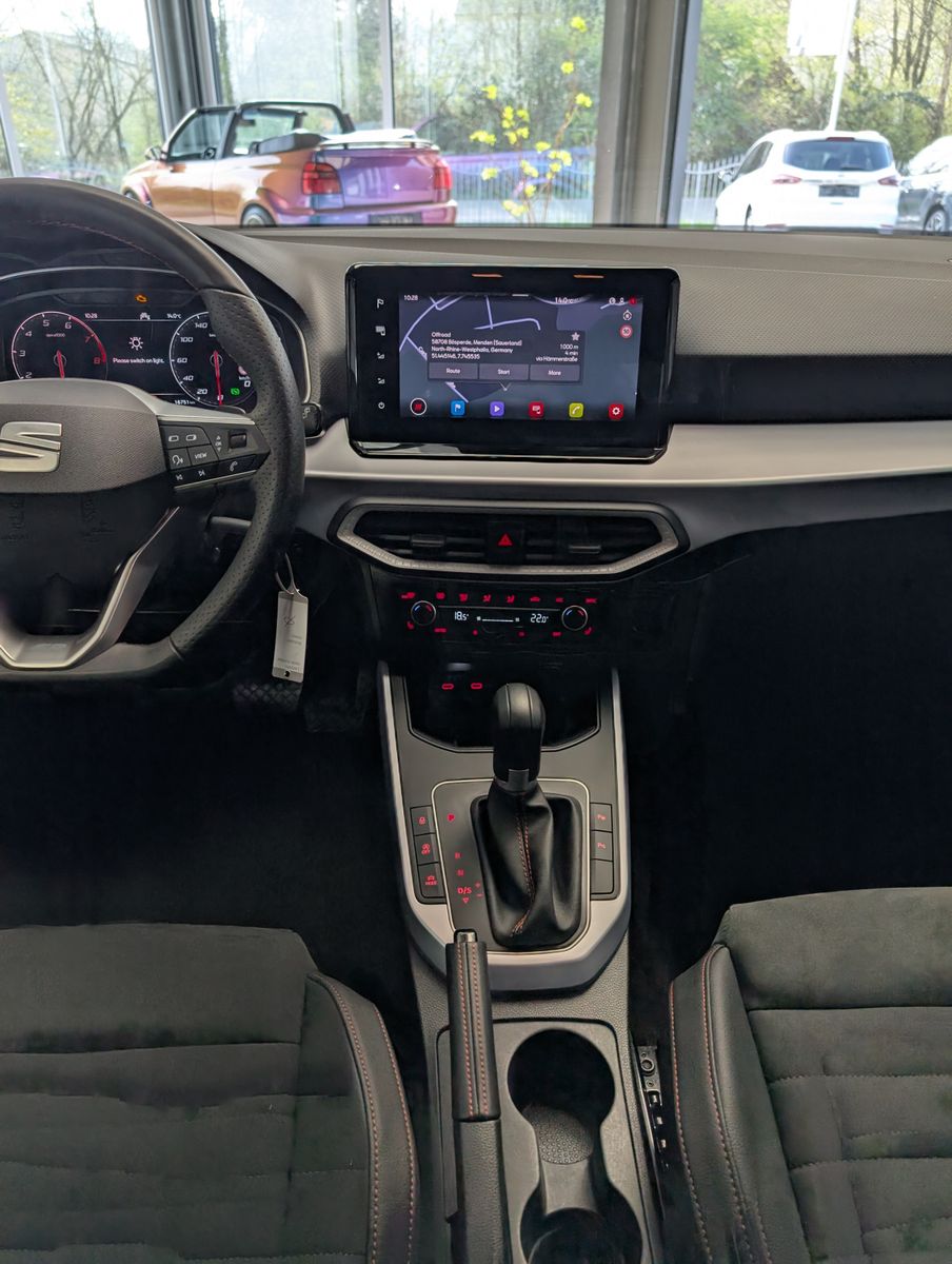 Fahrzeugabbildung SEAT Arona 1.5 TSI DSG FR LED ACC Cam Dinamica AHK 18