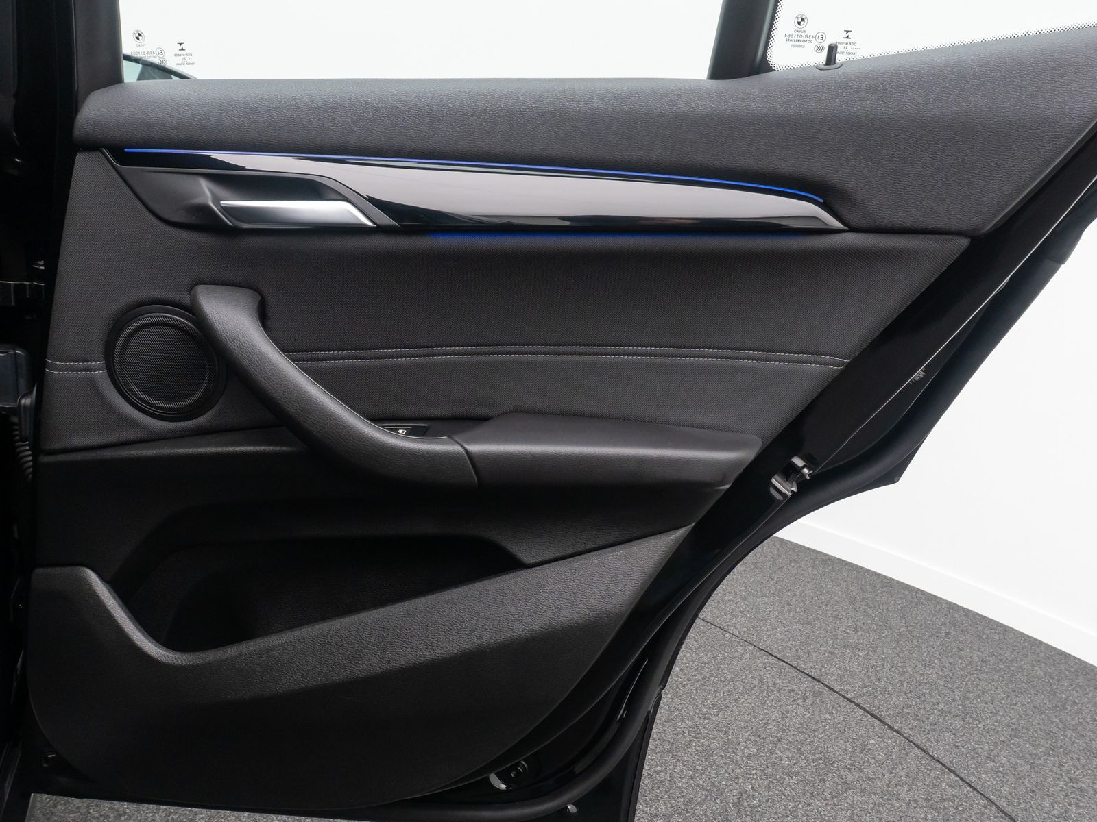 Fahrzeugabbildung BMW X2 sD18i AdvantagePlus HiFi DAB Sportsitz 19Zoll