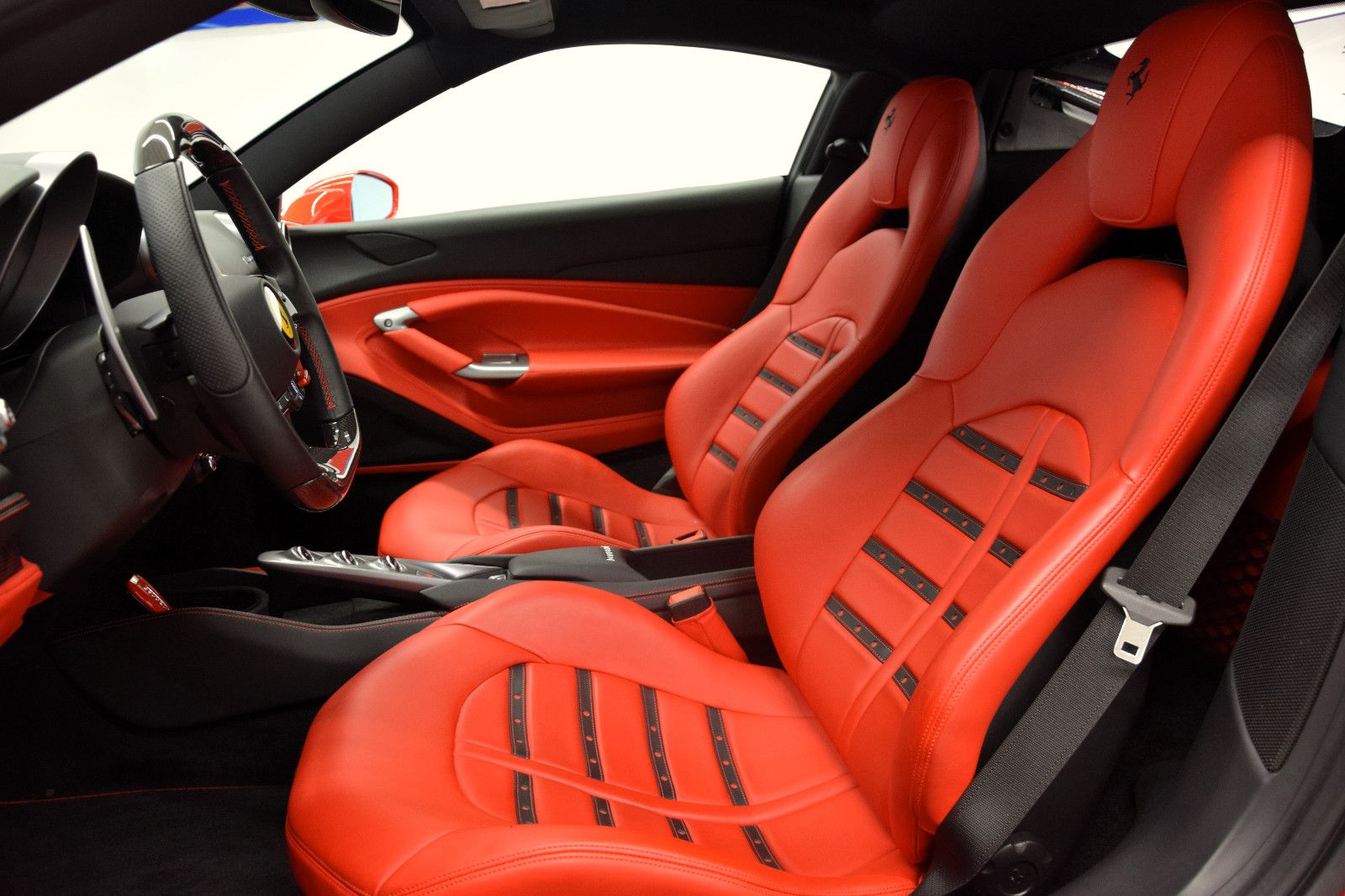 Fahrzeugabbildung Ferrari F8 Coupe Carbon Paket Lift  Leder Rot 1.Hand