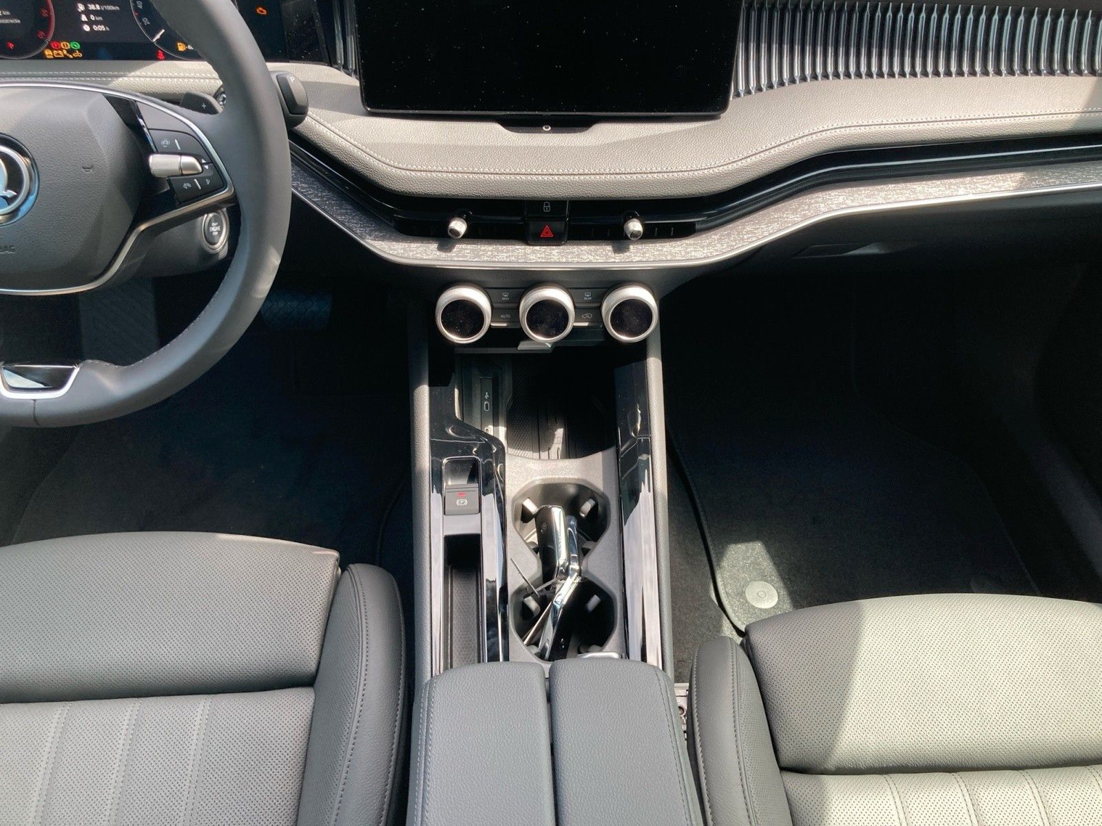 Superb Combi 2.0 TDI 110kW Selection AHK Leder