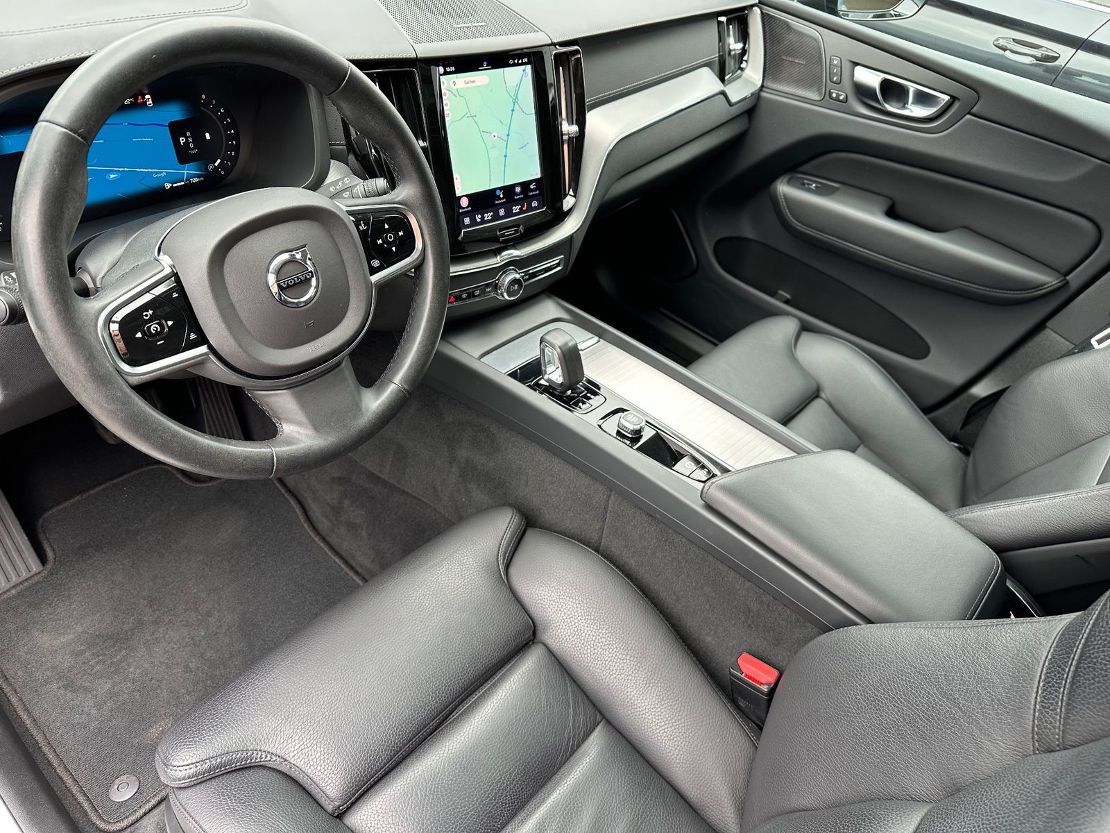 Fahrzeugabbildung Volvo XC60 B5 B AWD Ultimate Dark LED+PANO+AHK+STHZ