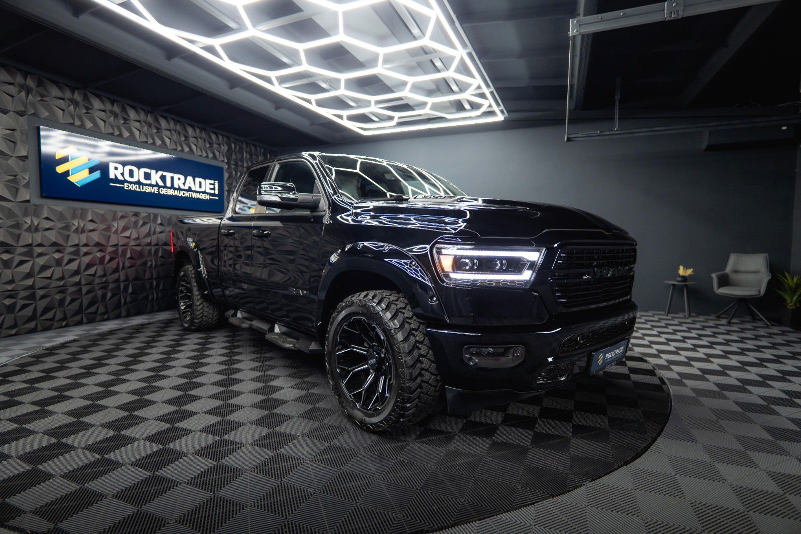 Fahrzeugabbildung Dodge RAM 5.7 V8 HEMI 4x4 Night LARAMIE LONGBED 19%