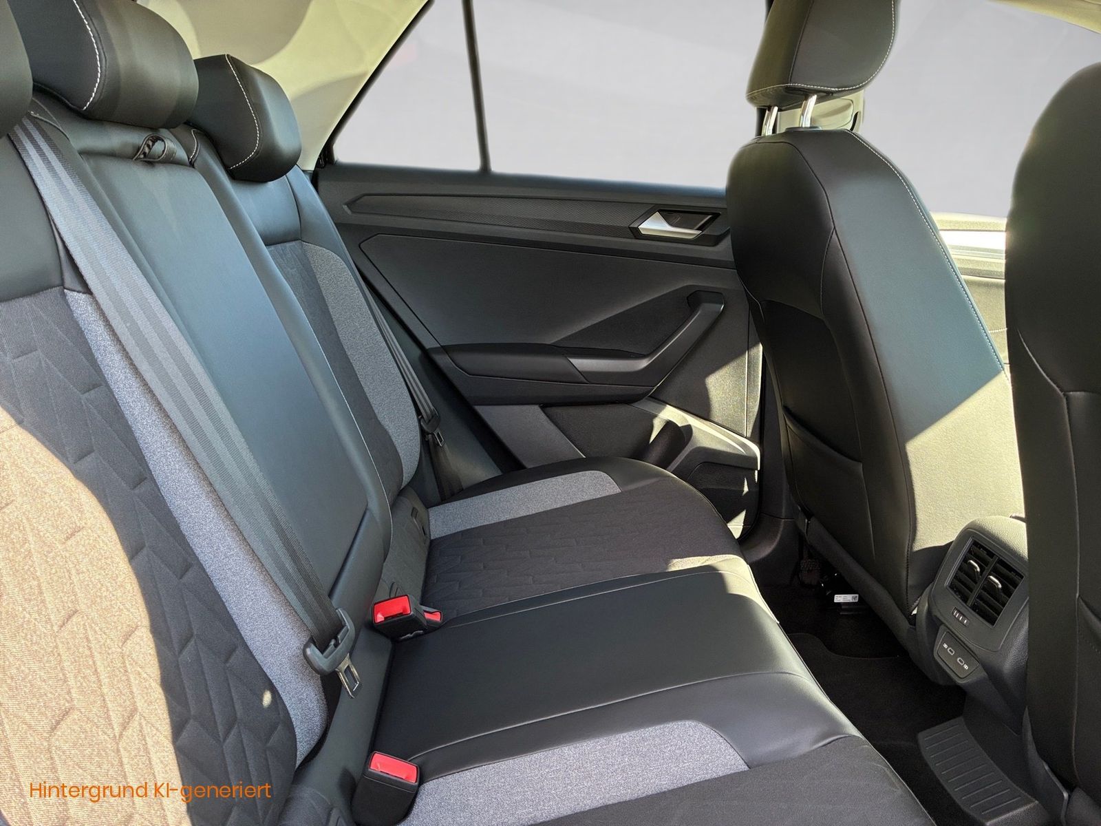 Fahrzeugabbildung Volkswagen T-Roc 1.5 TSI Goal Kamera,LED,Navi,PDC,SHZ,ACC