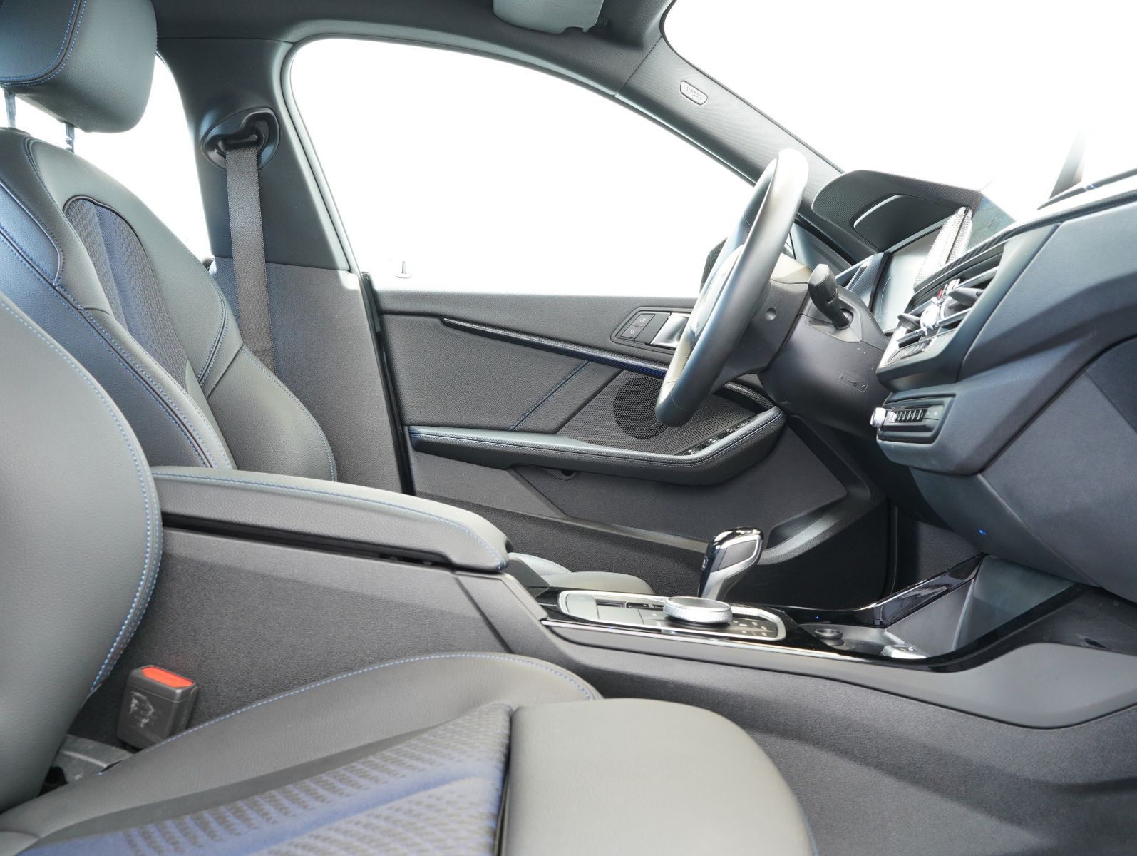 Fahrzeugabbildung BMW 218 i Gran Coupe M Sport SHADOW/LED/LM18"