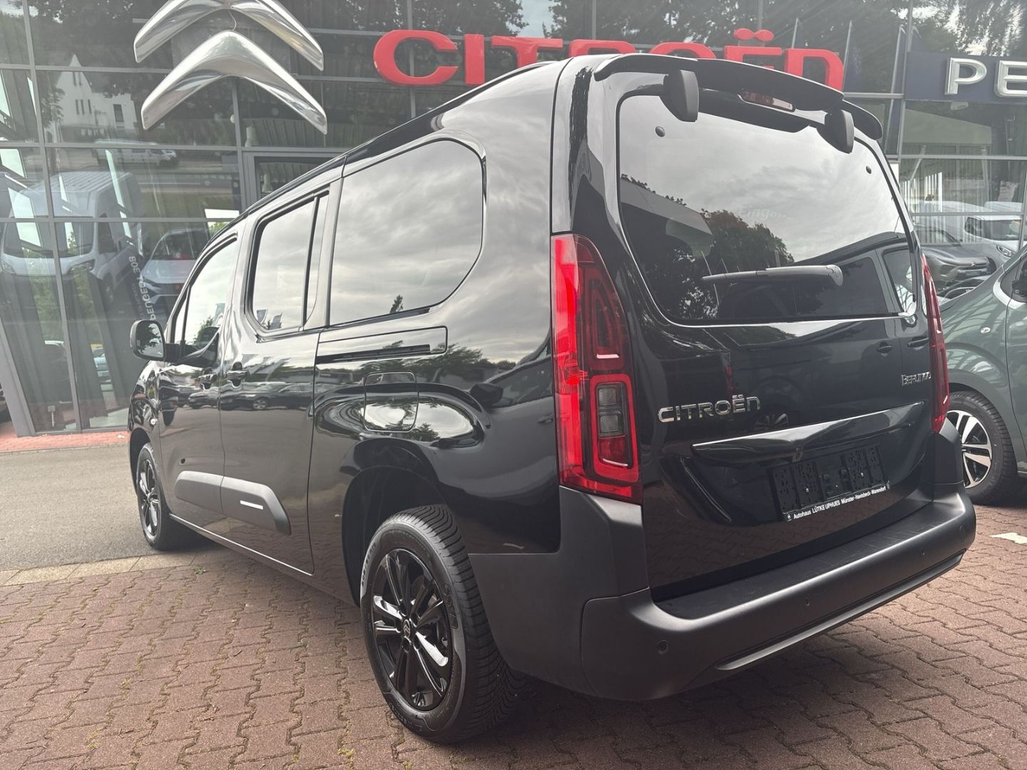 Fahrzeugabbildung Citroën Berlingo XL BlueHDi 130 EAT8 S&S Max Navi CarPla