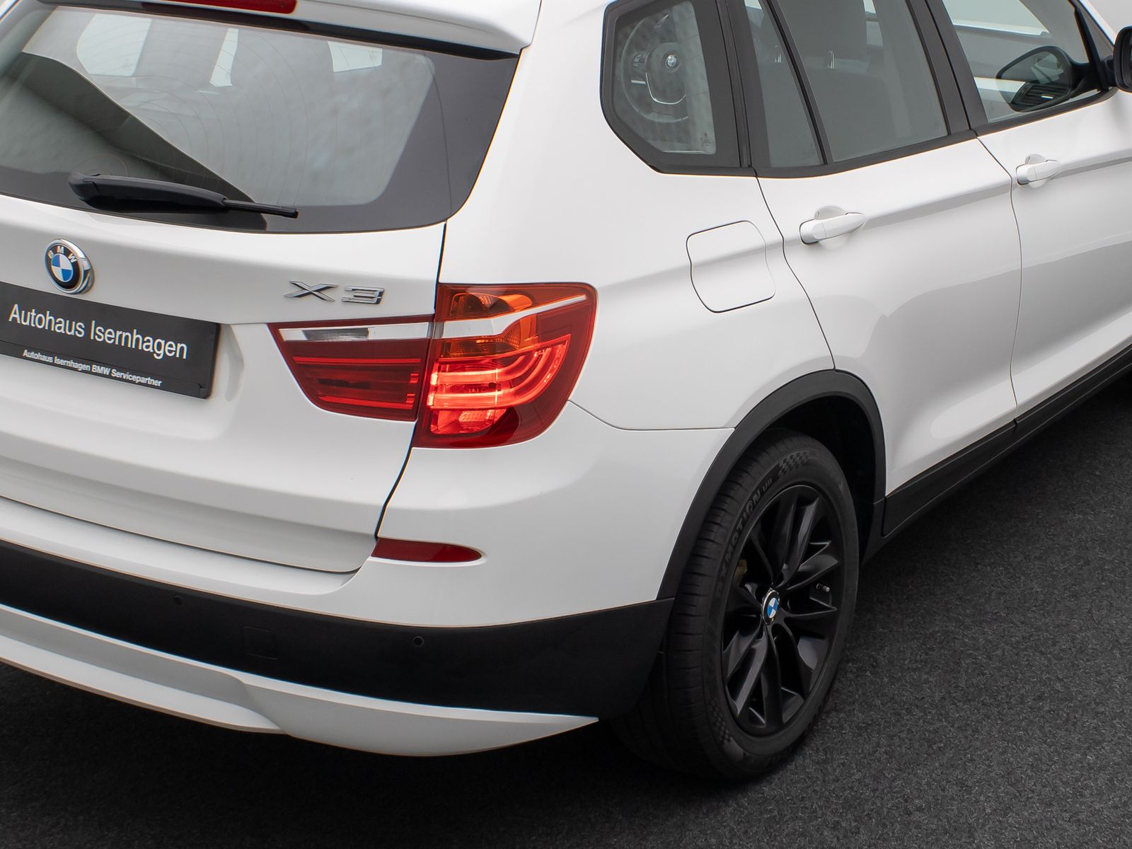 Fahrzeugabbildung BMW X3 sD18d HUD Bi-Xenon FernlichAss NavviBisiness