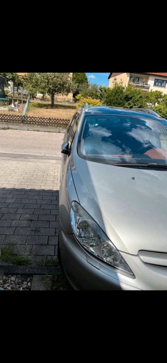 Peugeot 307 2004 — rear view