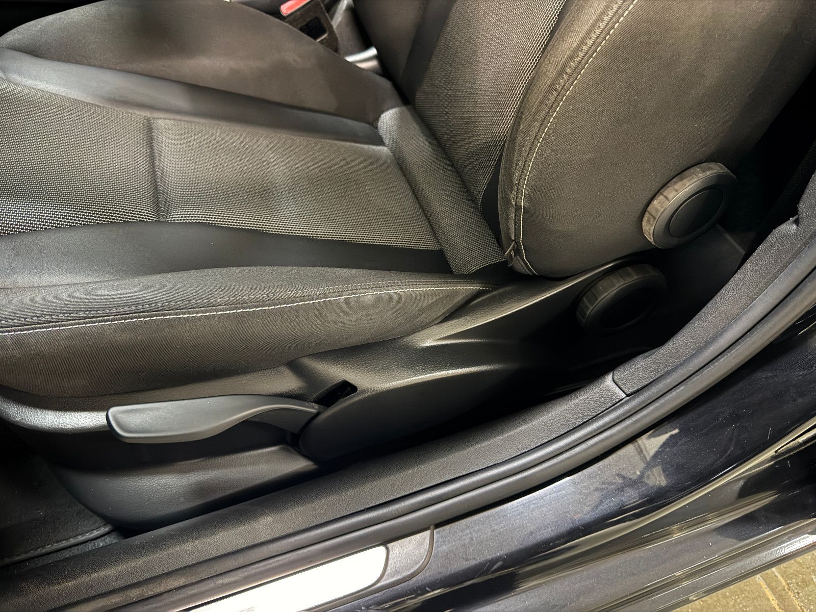 Fahrzeugabbildung Audi A1 1.6 TDI SPORTBACK S-TRONIC S-LINE AMBITION