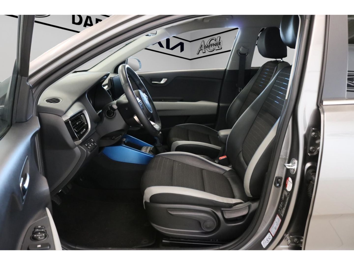Fahrzeugabbildung Kia Stonic Nightline Edition 1.0 T-GDI 48V Navi SHZ