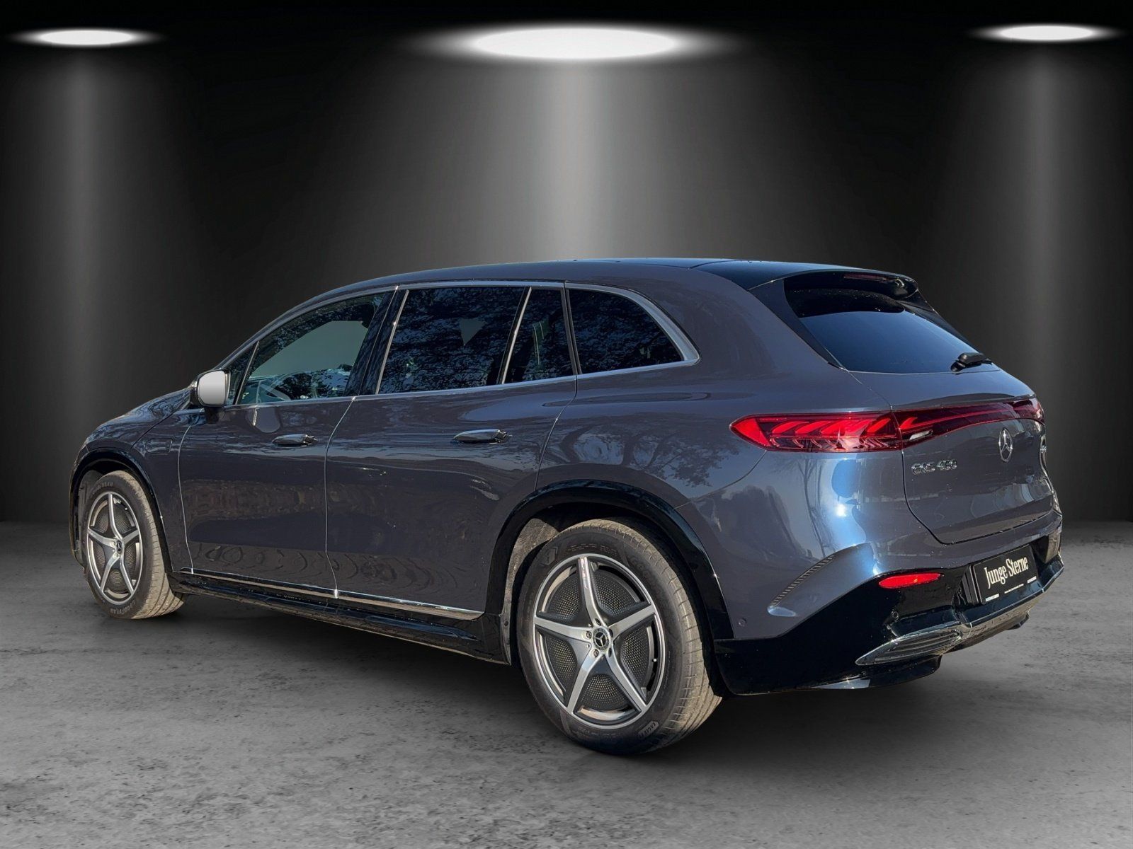 Fahrzeugabbildung Mercedes-Benz EQS 450 4M SUV AMG Prem+ AHK Massage 22kw AR-HUD