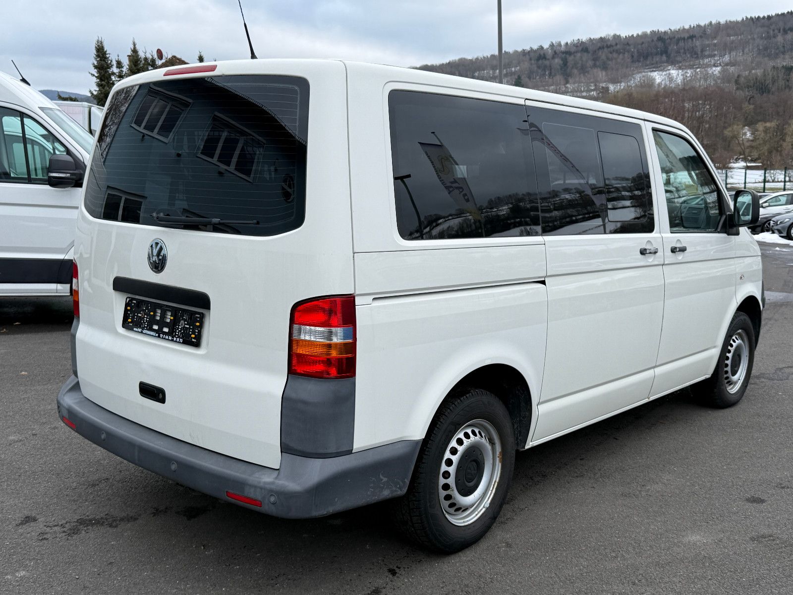 Fahrzeugabbildung Volkswagen T5 2.5 TDI 5-Zylinder 7-Sitzer Klima PDC Sthz