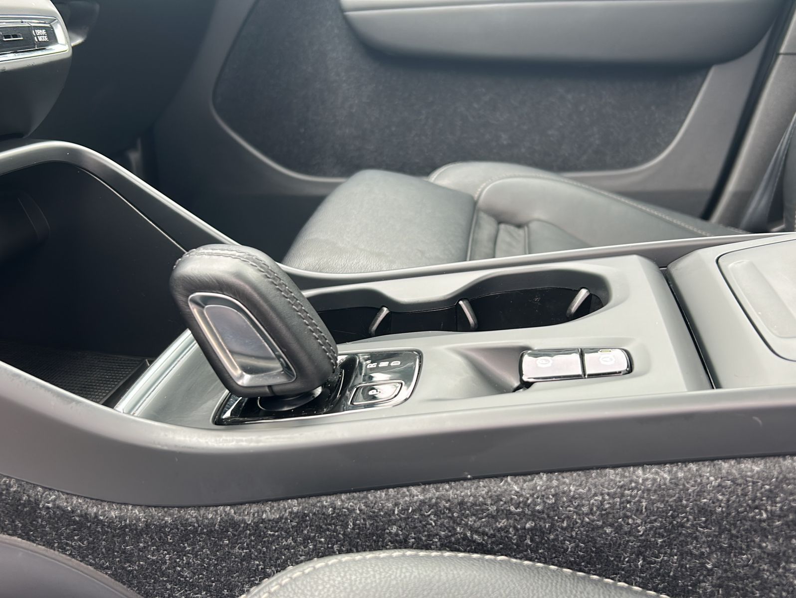 Fahrzeugabbildung Volvo XC40 D3 Geartronic Momentum Pro