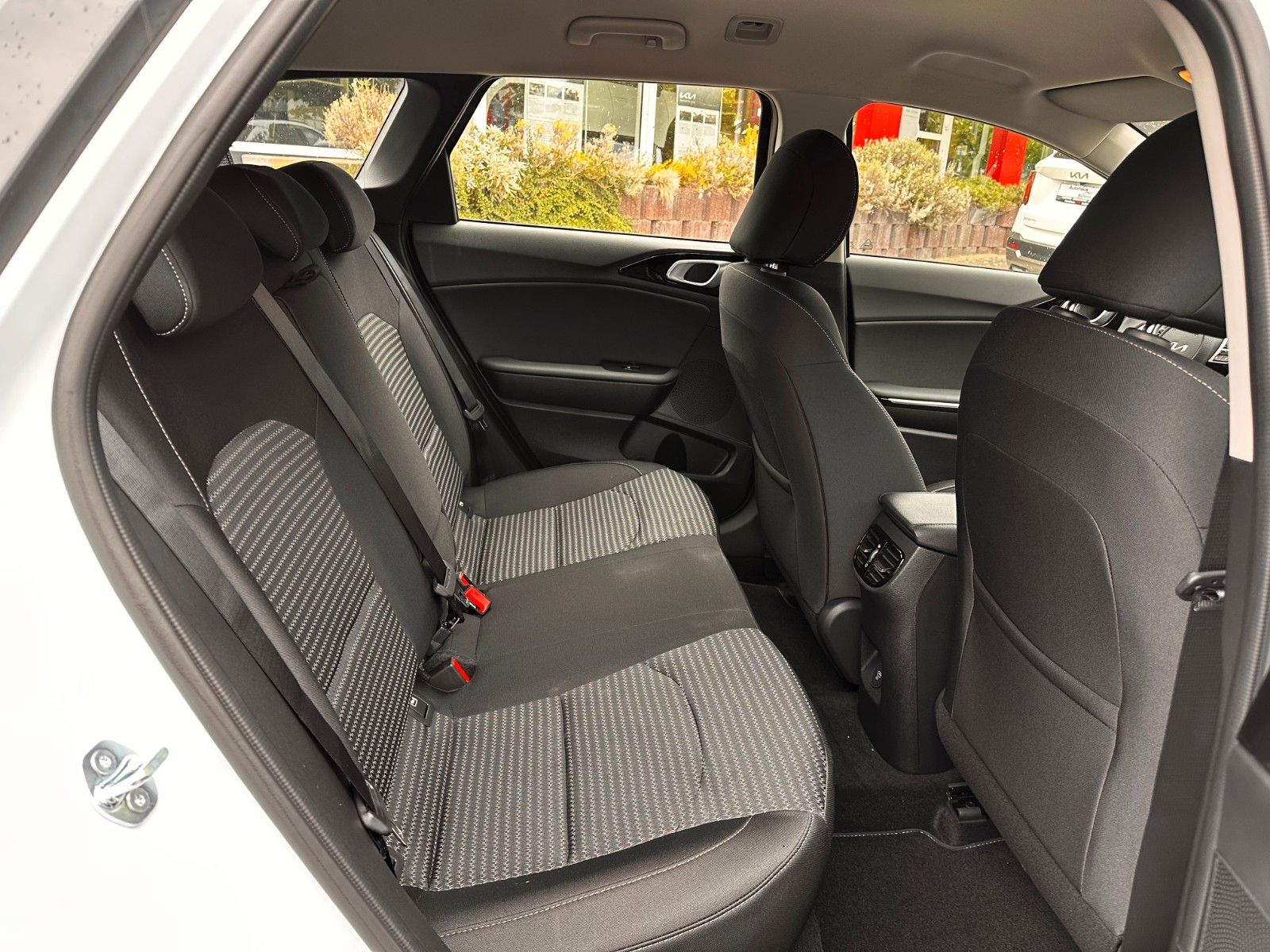 Fahrzeugabbildung Kia Ceed Sportswagon 1.5T 140PS DCT7 VISION KOMF+