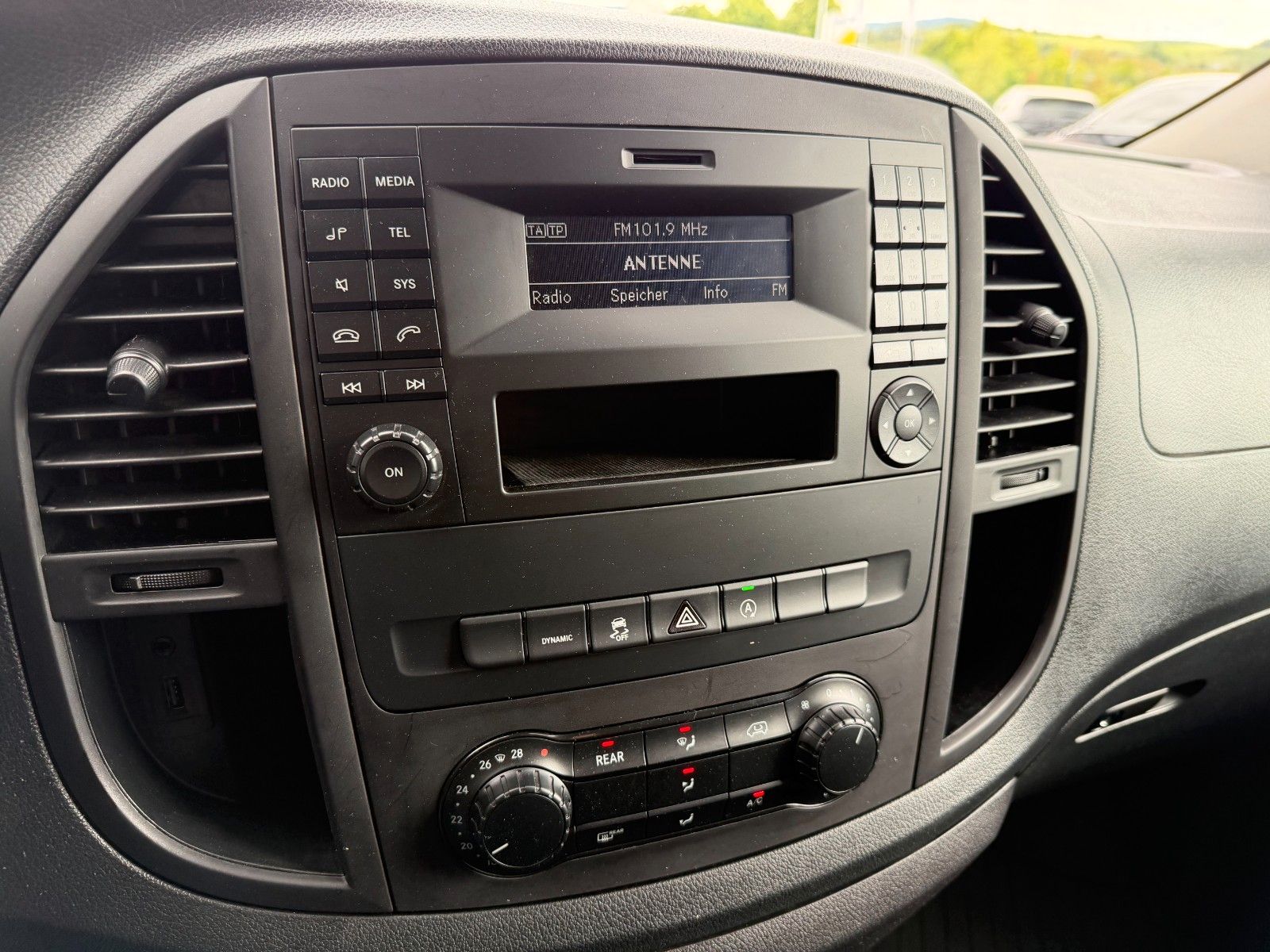 Fahrzeugabbildung Mercedes-Benz Vito 116 CDI Tourer 4x4 AHK2,5to 2xKlima